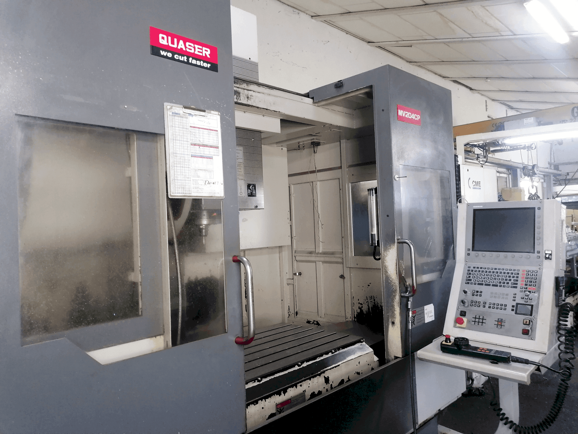Vista frontal de la máquina Quaser MV 204 CP