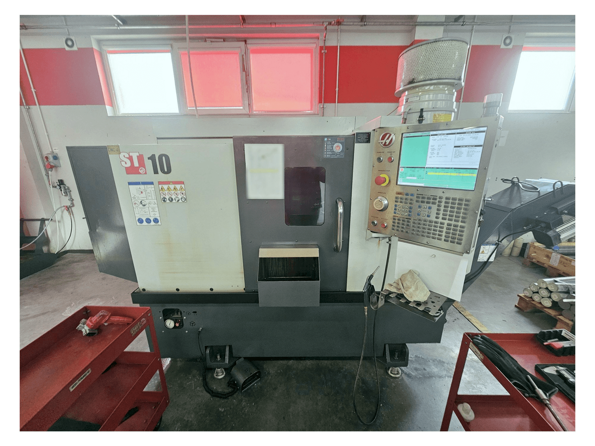 Vista frontal de la máquina HAAS ST-10