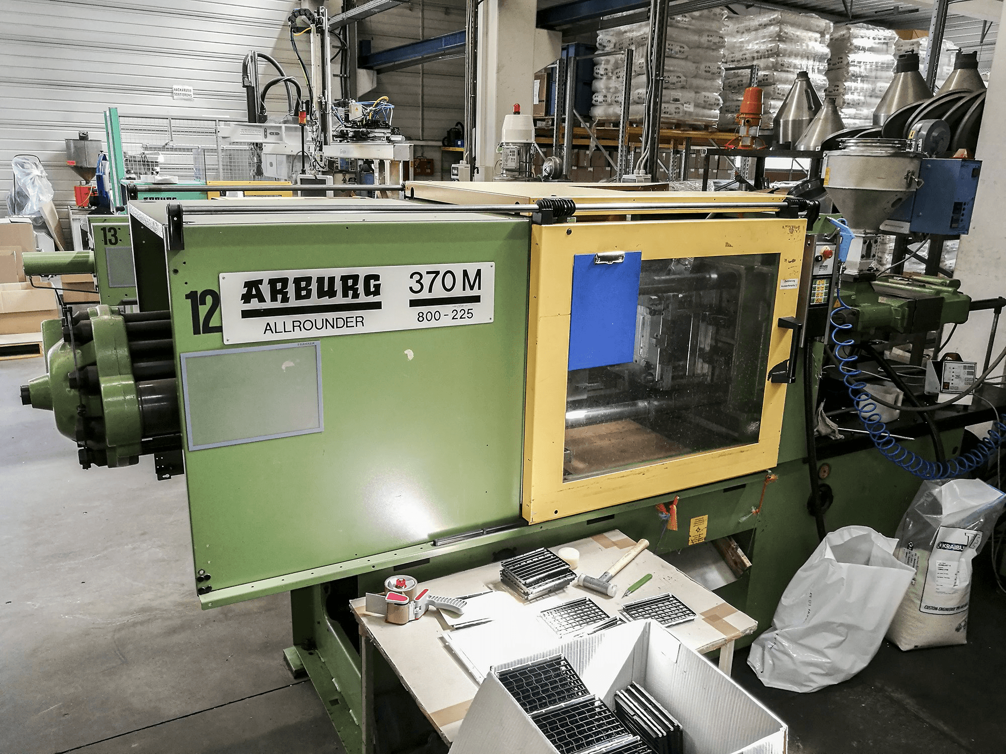 Vista frontal de la máquina Arburg 370M 800-225