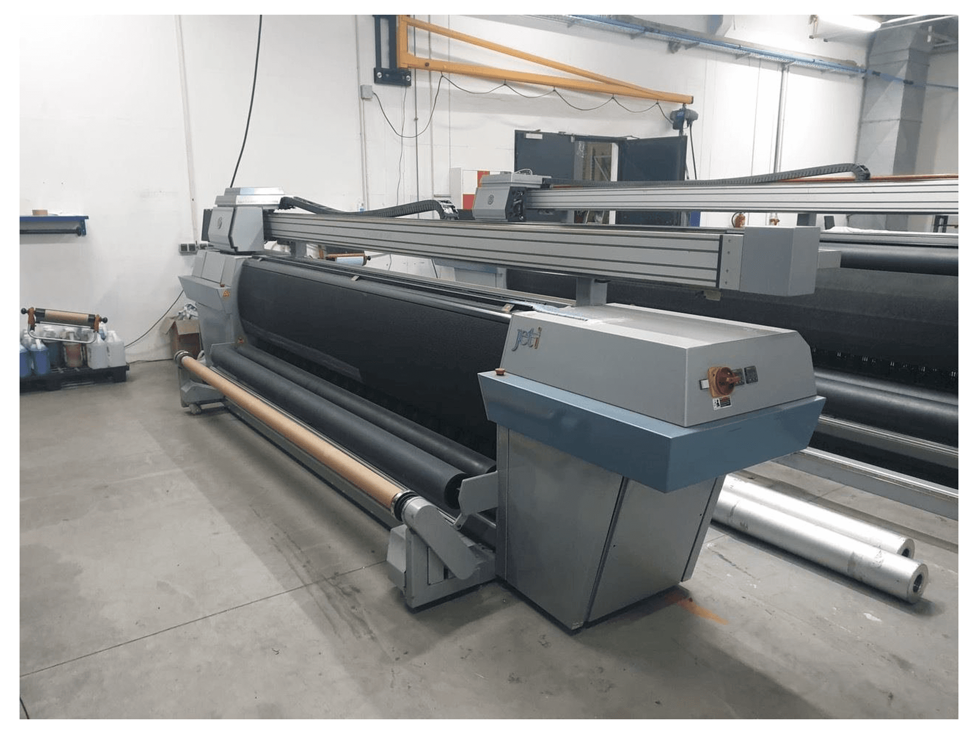 Vista frontal de la máquina JETI 3300