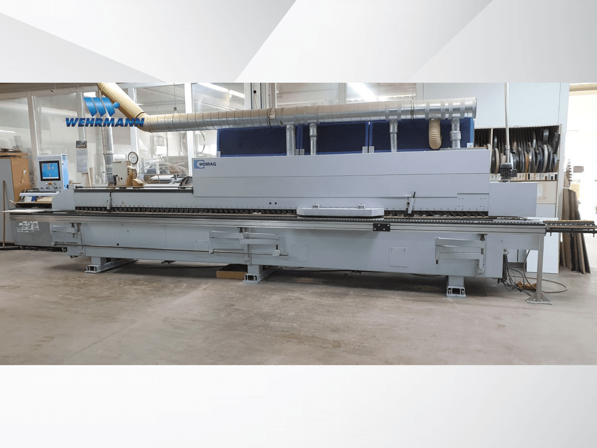 Máquina encintadora HOMAG Optimat KAL210/6/A20/S2 vista de perfil, con panel de control y sistema de transporte. Ideal para el trabajo de la madera.