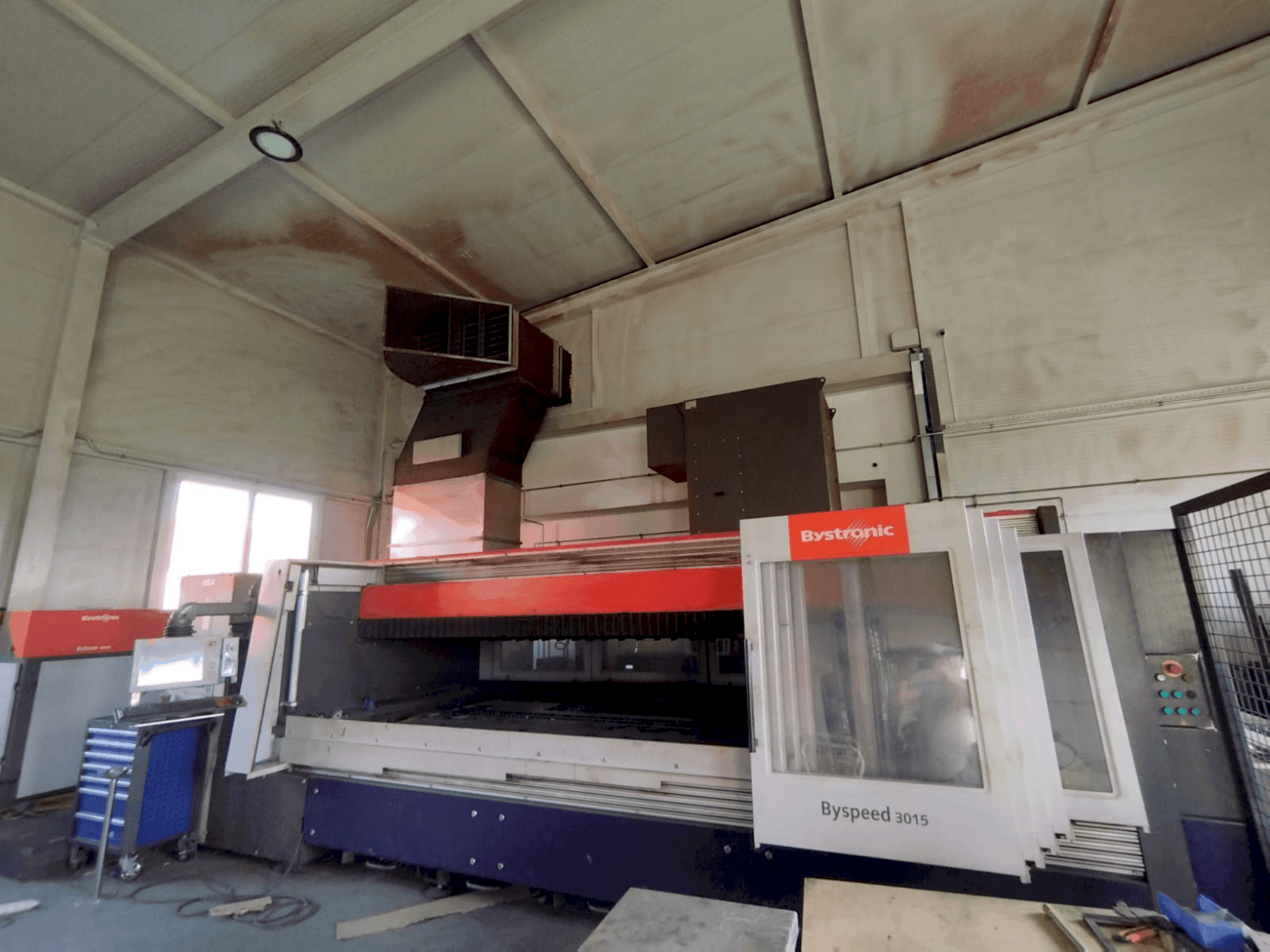 Vista frontal de la máquina Bystronic BySpeed 3015