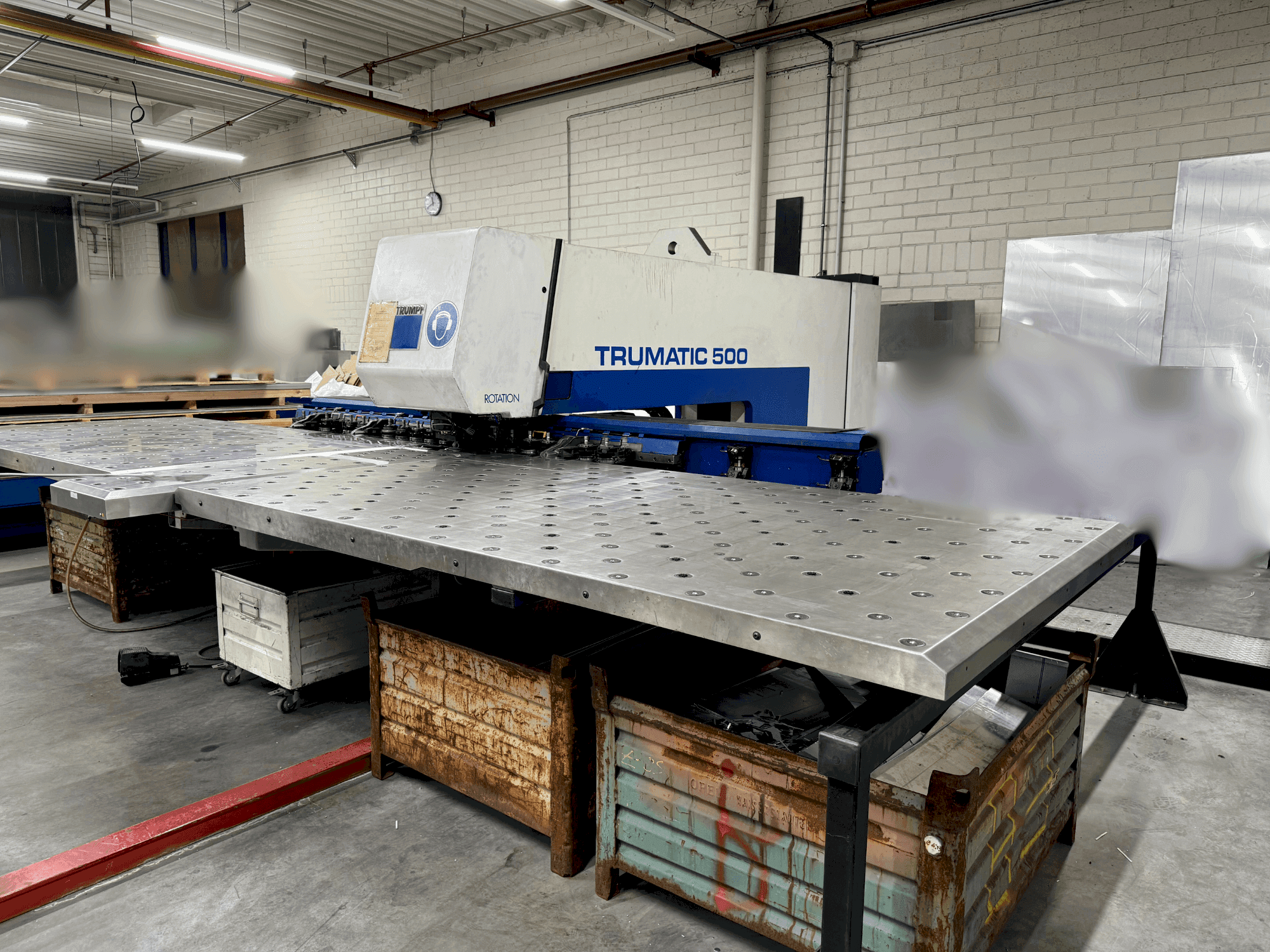 Vista frontal de la máquina TRUMPF TRUMATIC 500