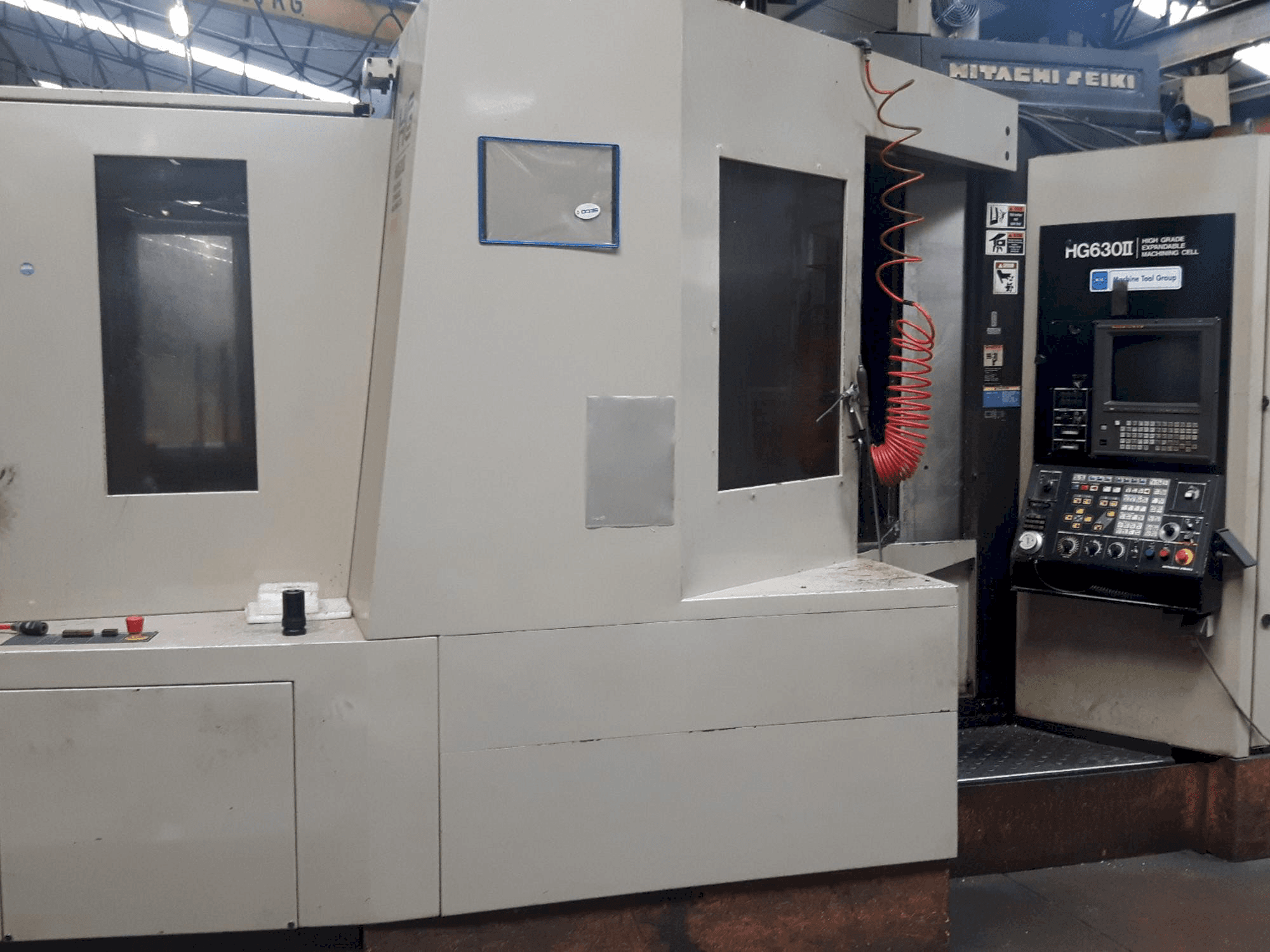 Vista lateral izquierda de la máquina HITACHI SEIKI HG 630