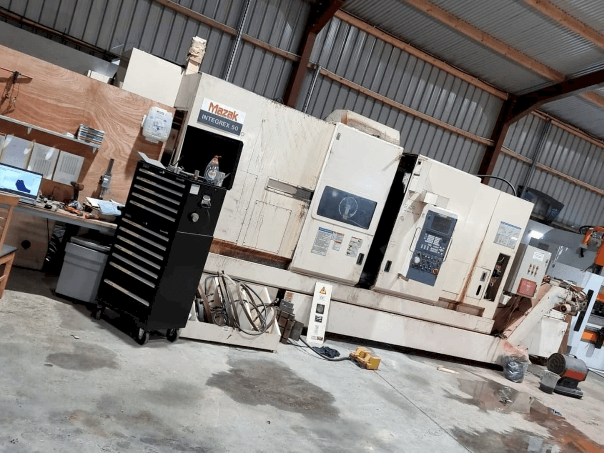 Vista frontal de la máquina Mazak Integrex 50YR-1500U
