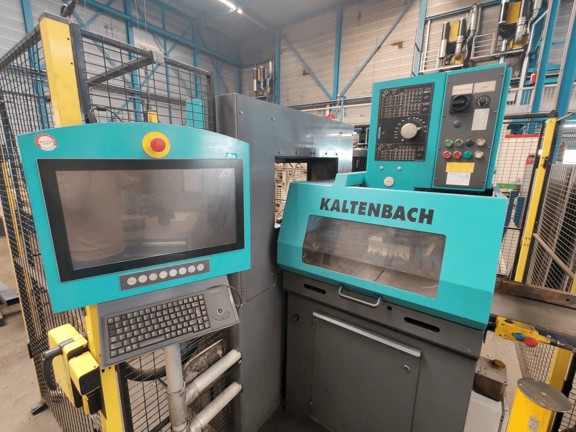 Vista frontal de la máquina KALTENBACH KKS 450 + KBT 142