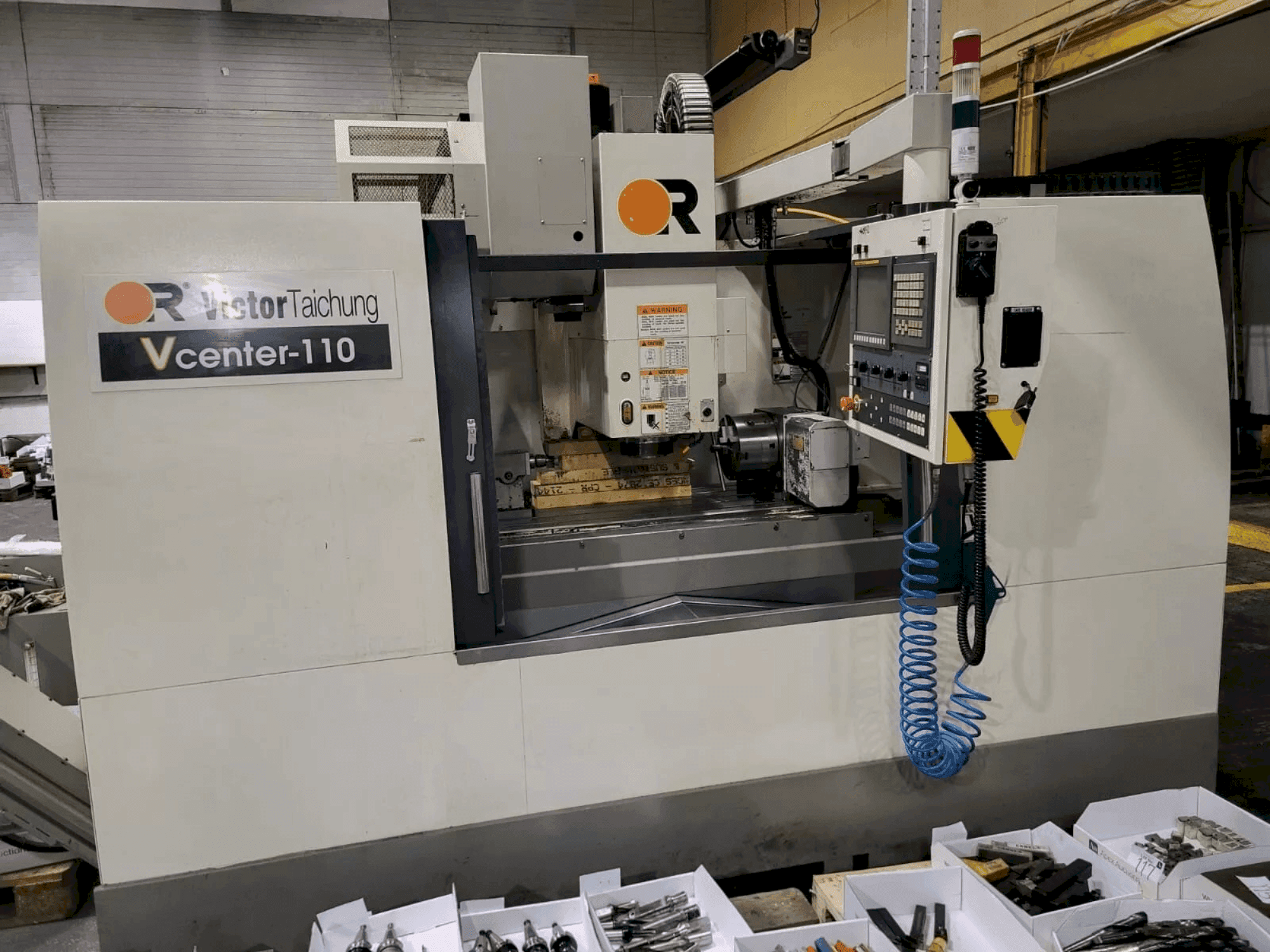 Vista frontal de la máquina Victor V center - 110