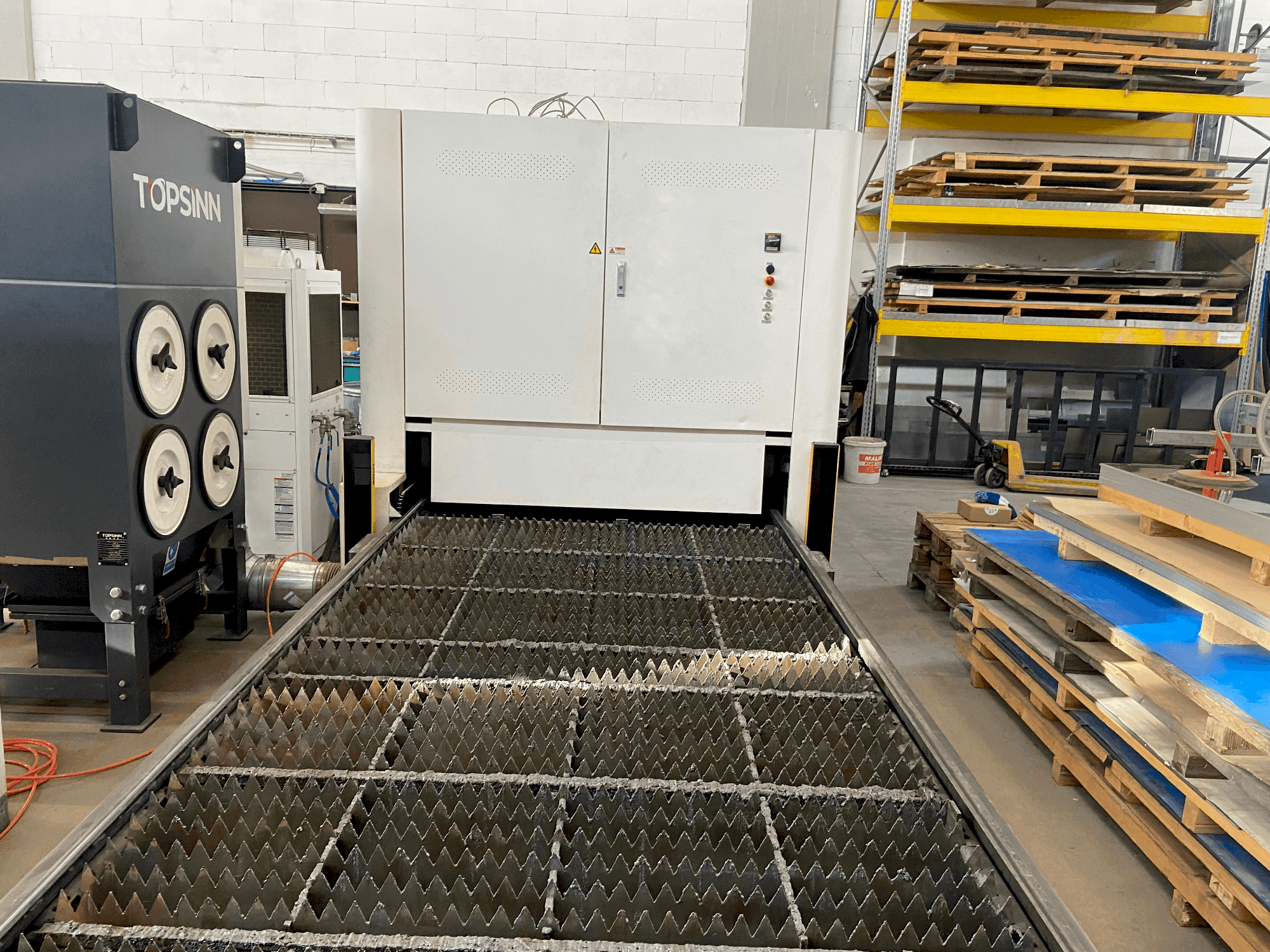 Vista frontal de la máquina Bodor C3