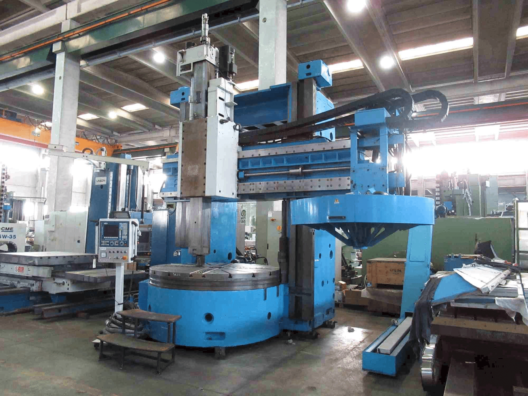 Vista frontal de la máquina Titan SC 22 CNC