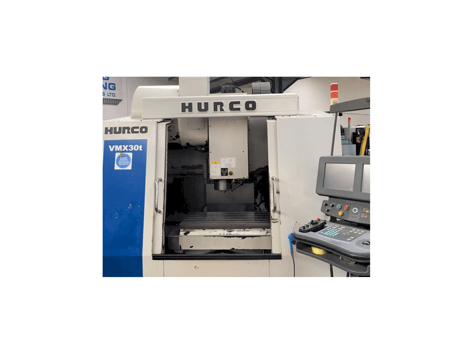 Vista frontal de la máquina Hurco VMX 30T
