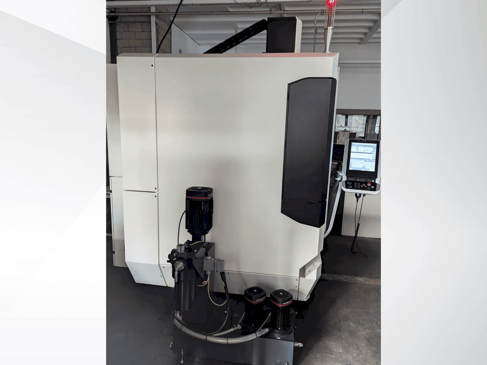 Vista frontal de la máquina DMG MORI CMX 50U
