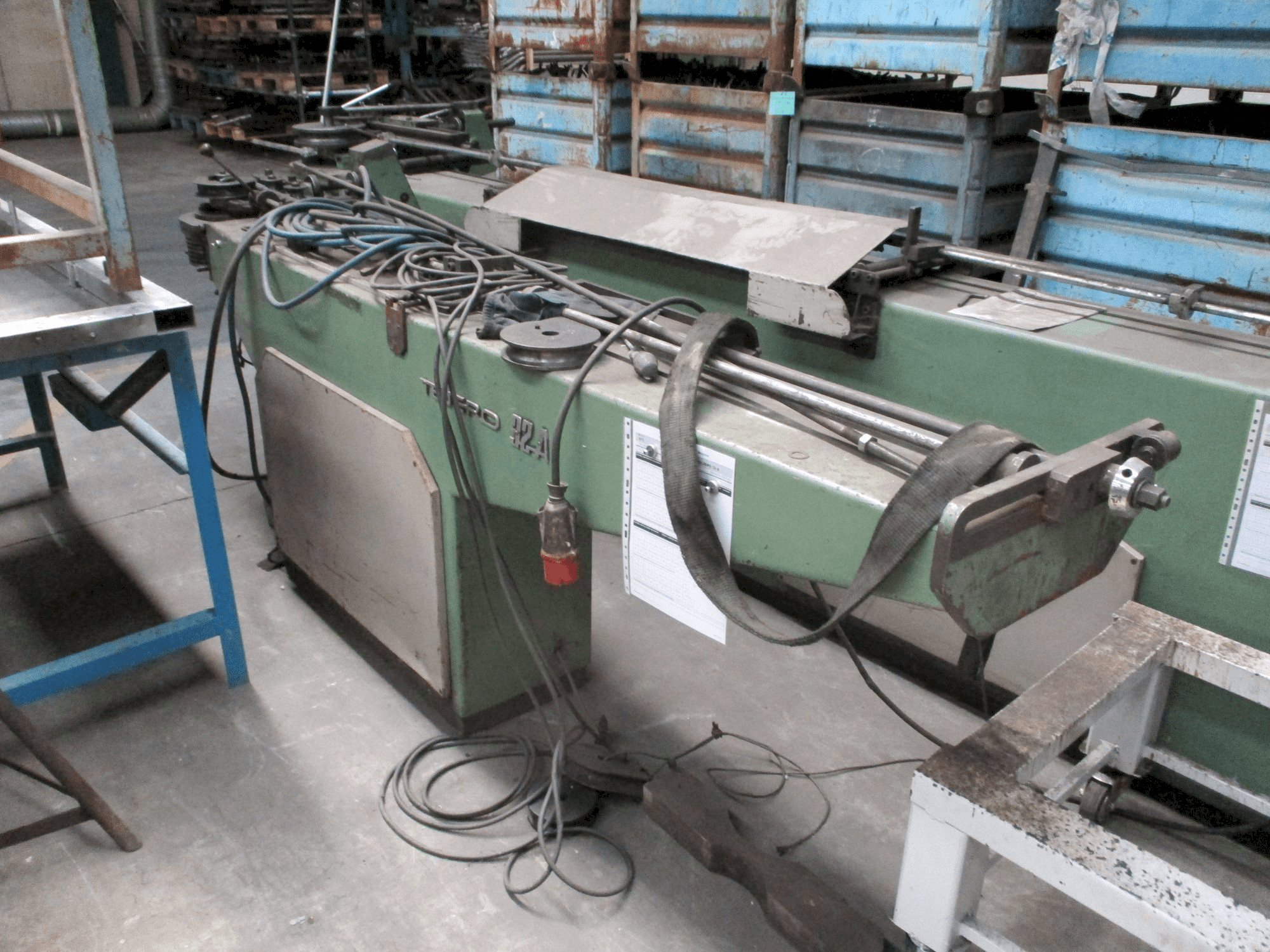 Vista frontal de la máquina Tejero C 32