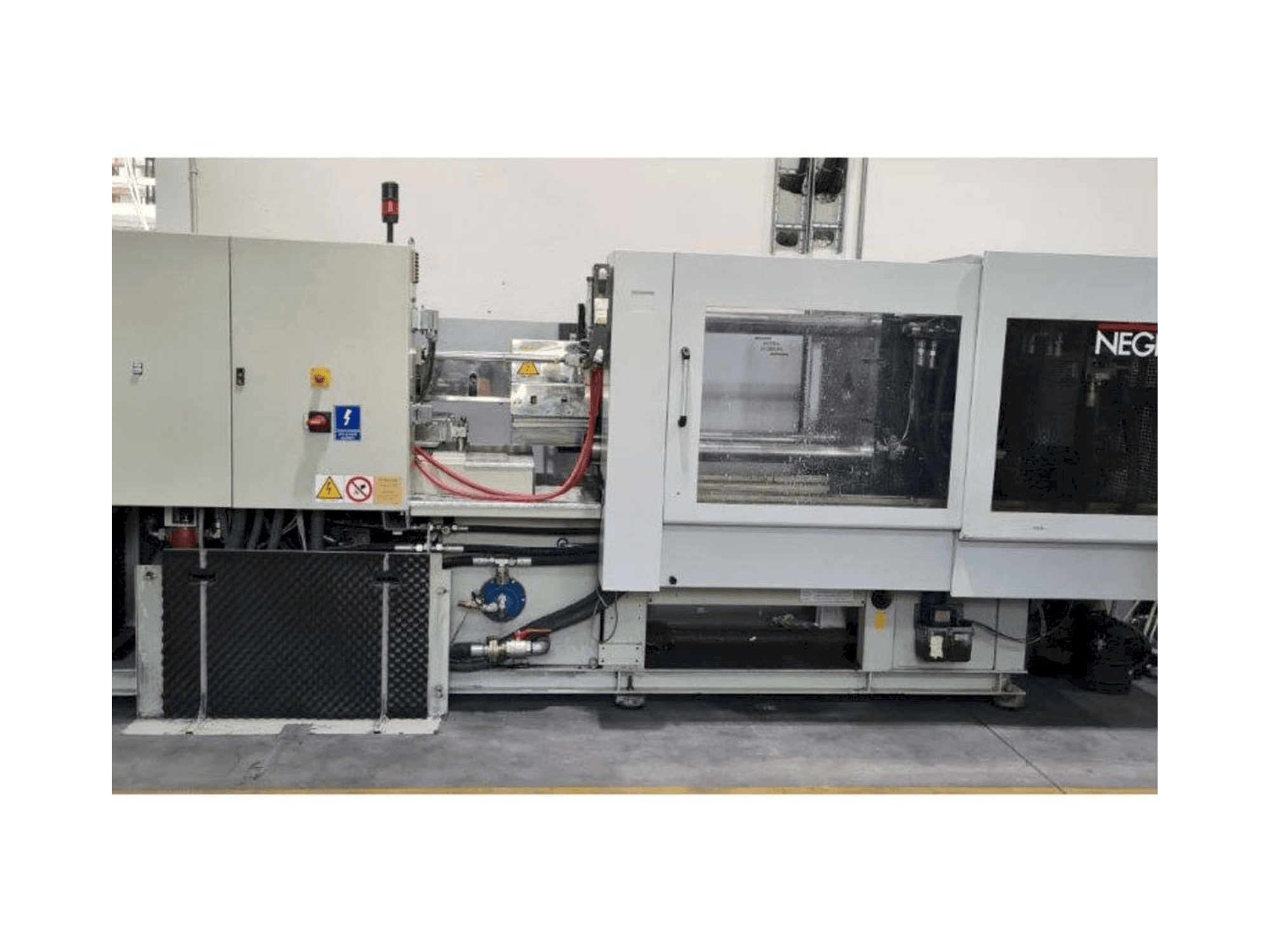 Vista frontal de la máquina Negri Bossi V210