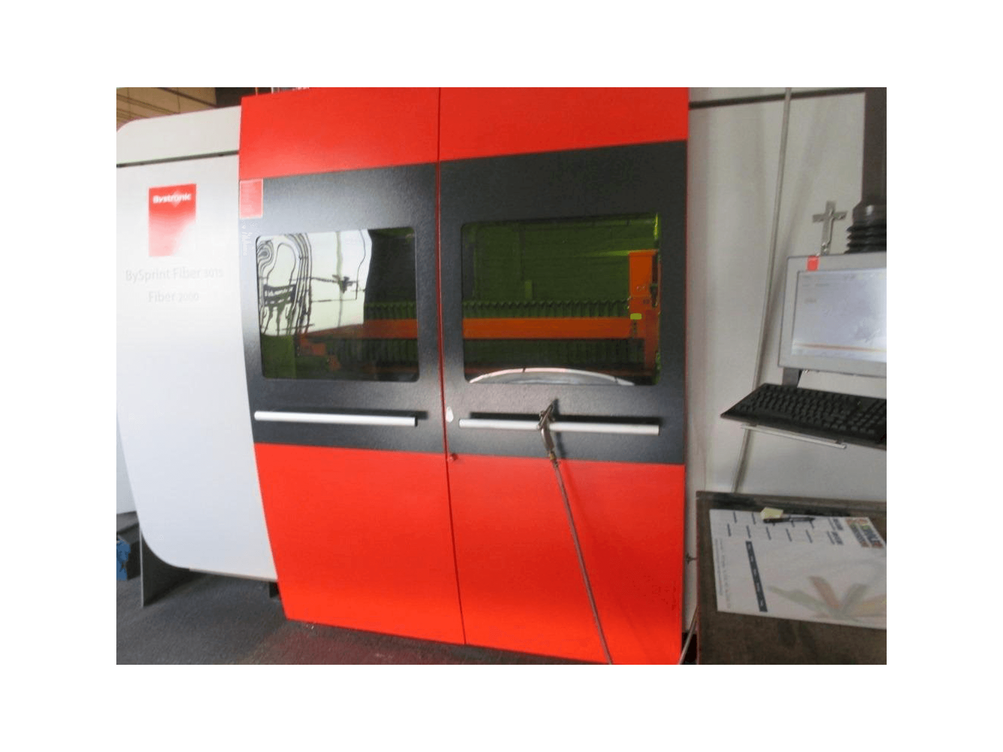 Vista frontal de la máquina Bystronic BySprint Fiber 3015