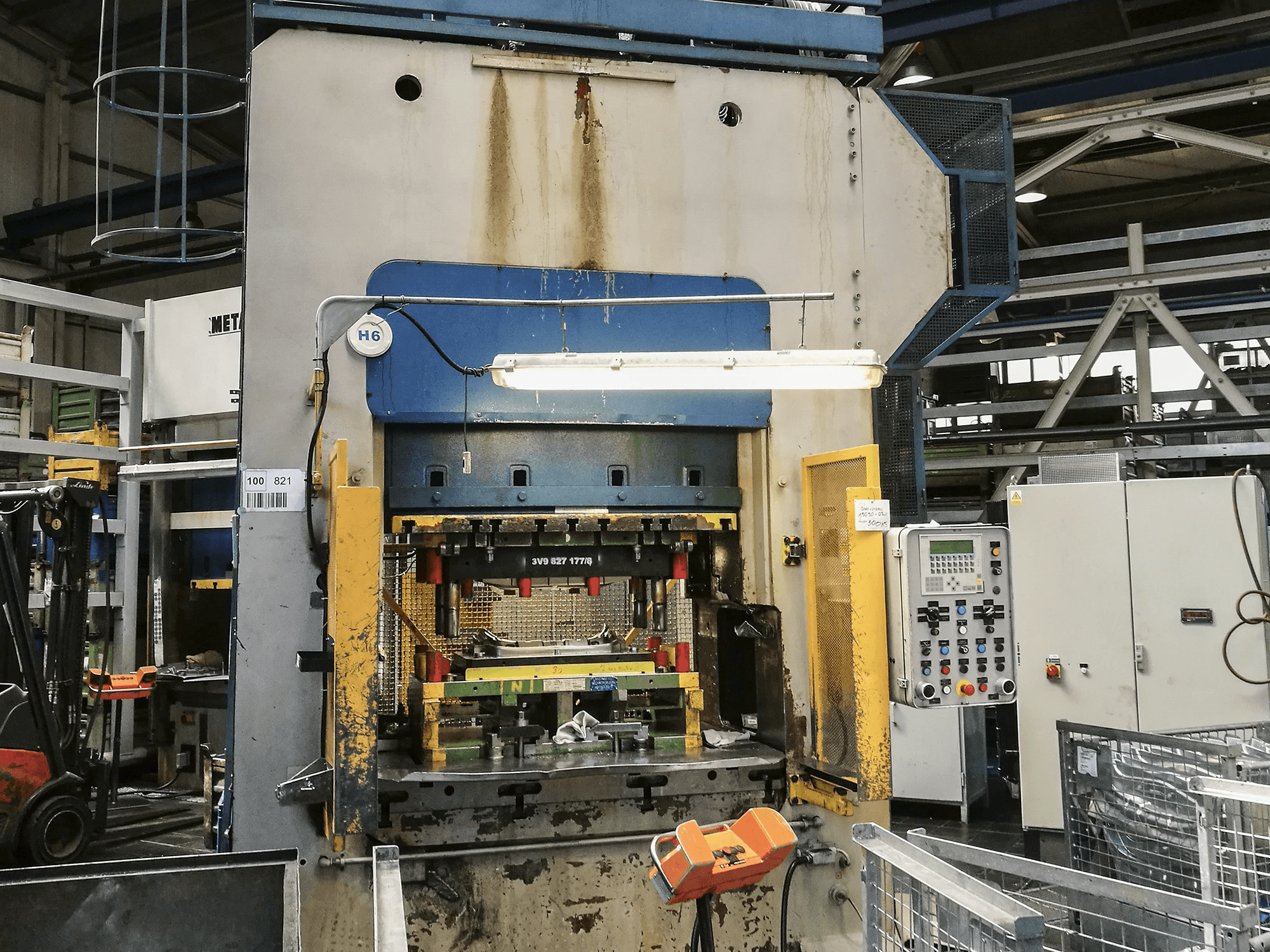 Vista frontal de la máquina SMERAL LKT 250