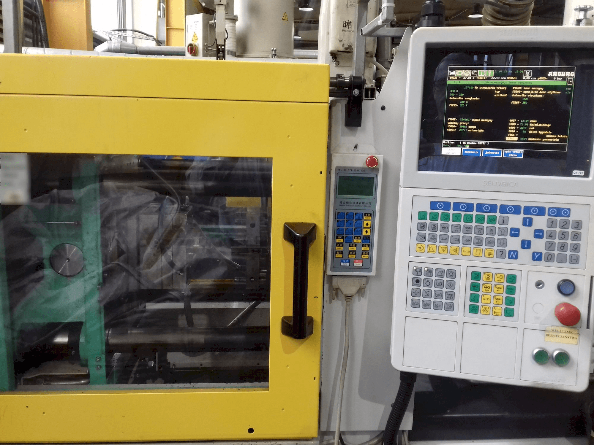 Vista frontal de la máquina Arburg ALLROUNDER 320 K 700-250