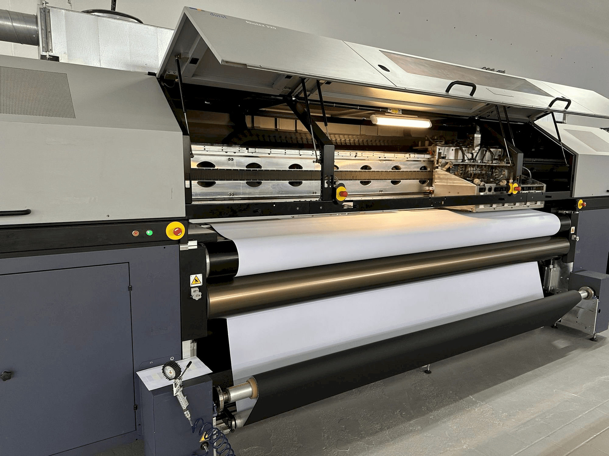 Vista frontal de la máquina Durst Rhotex 320