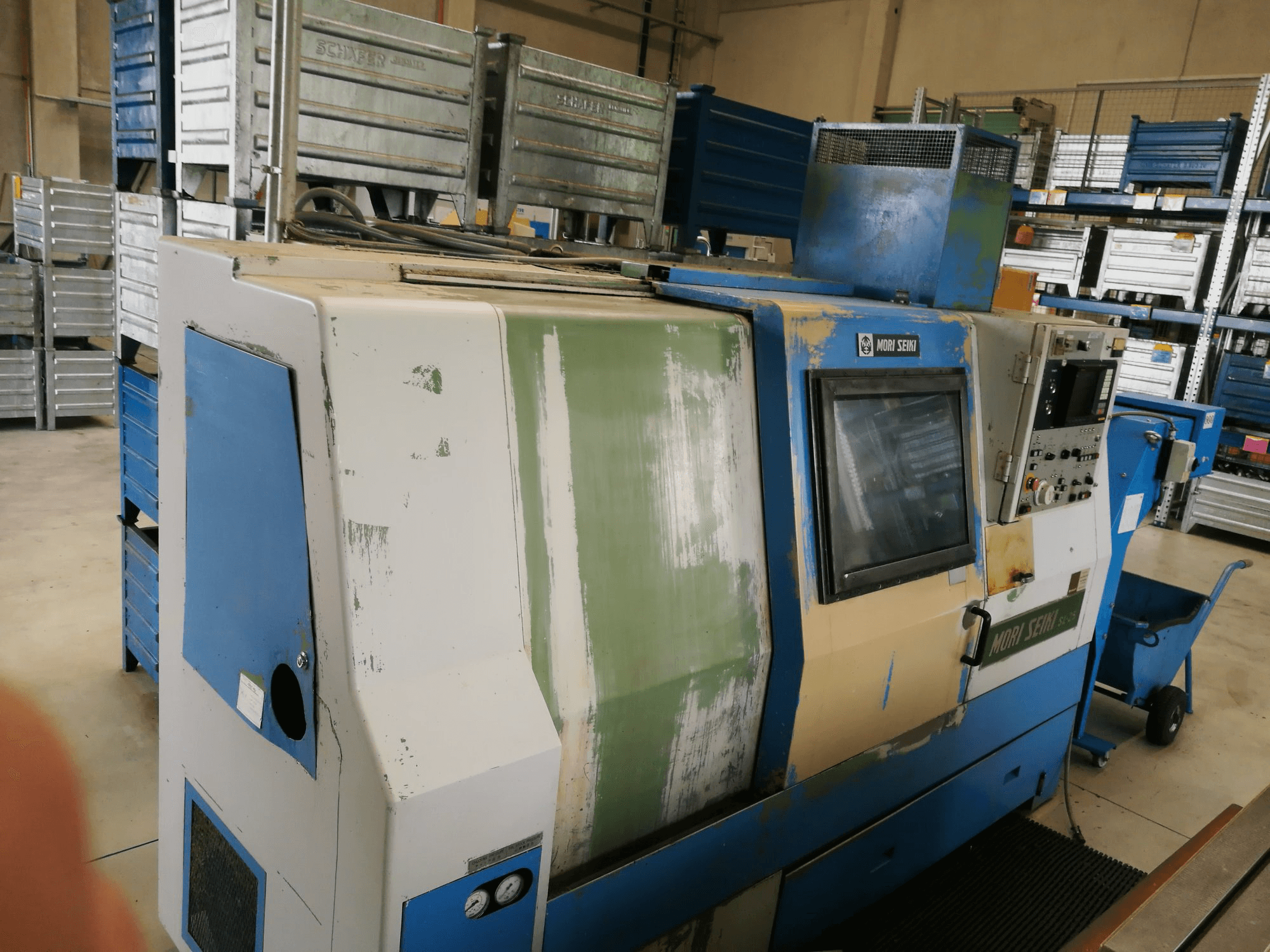 Vista izquierda de la máquina MORI SEIKI SL-25A/500