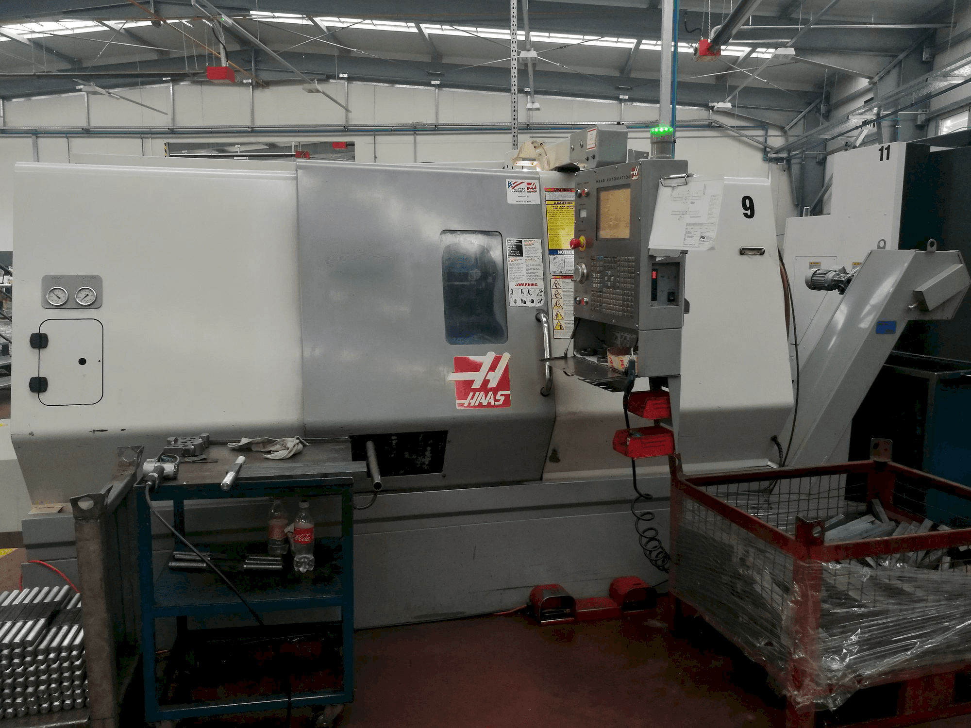 Vista frontal de la máquina HAAS SL-30THE