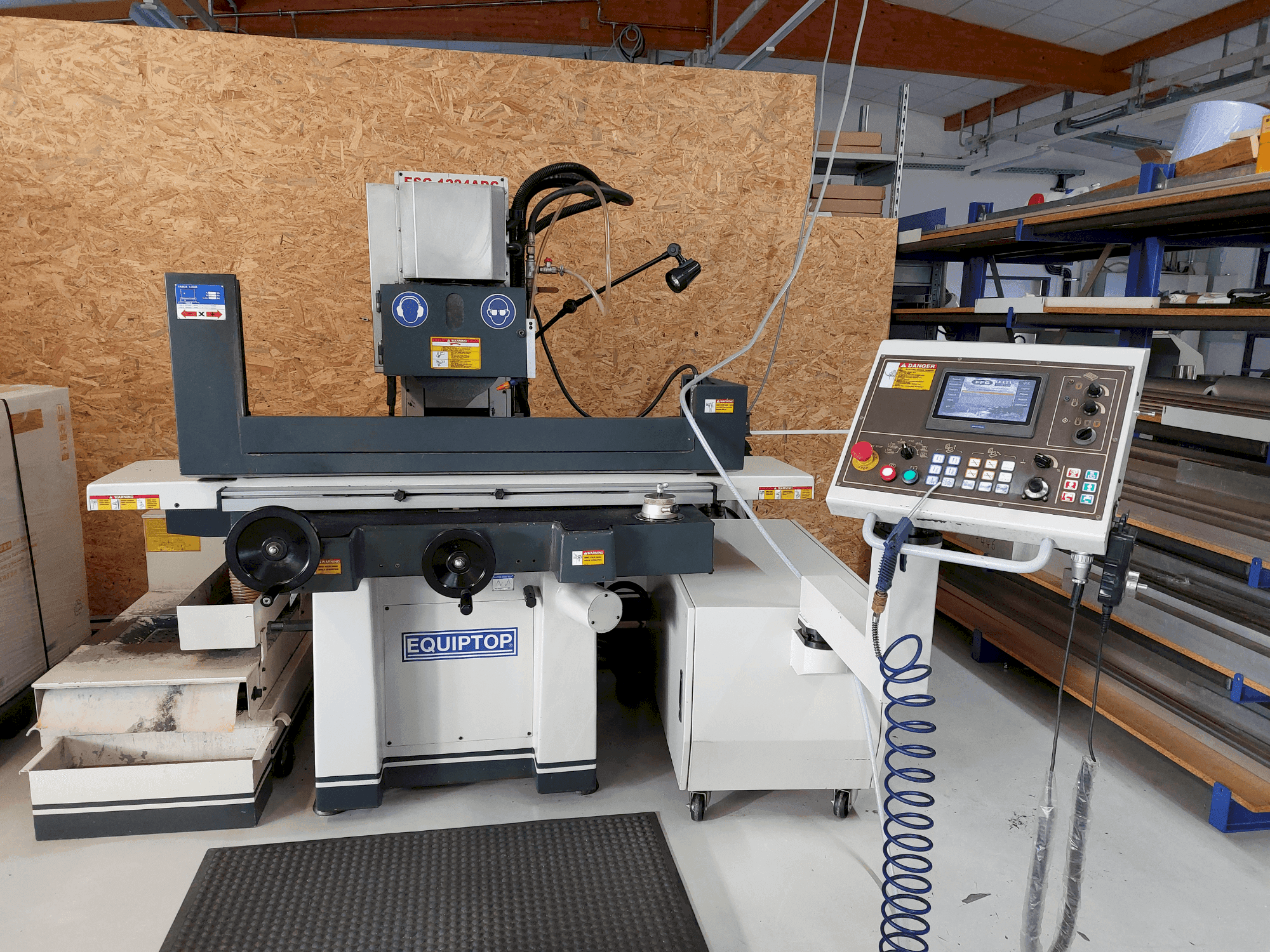 Vista frontal de la máquina EQUIPTOP ESG-1224 ADC