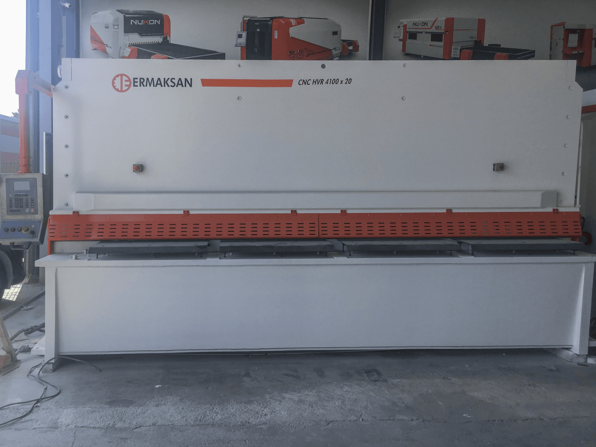 Vista frontal de la máquina ERMAKSAN CNC HVR 4100x20