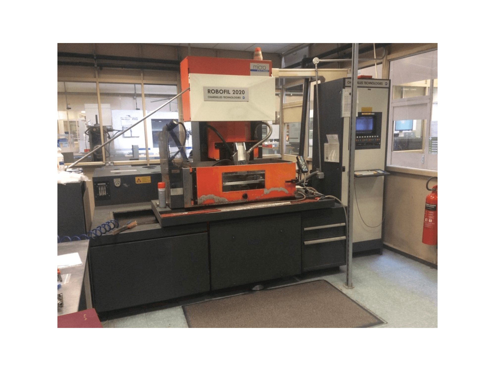 Vista frontal de la máquina CHARMILLES Technologies Robofil 2020 - 1