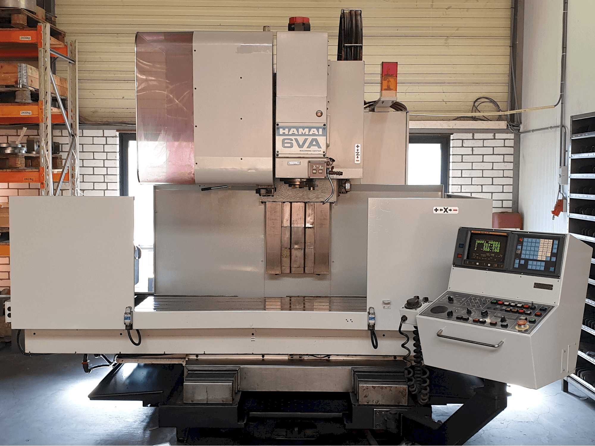 Vista frontal de la máquina HAMAI MC-6VA