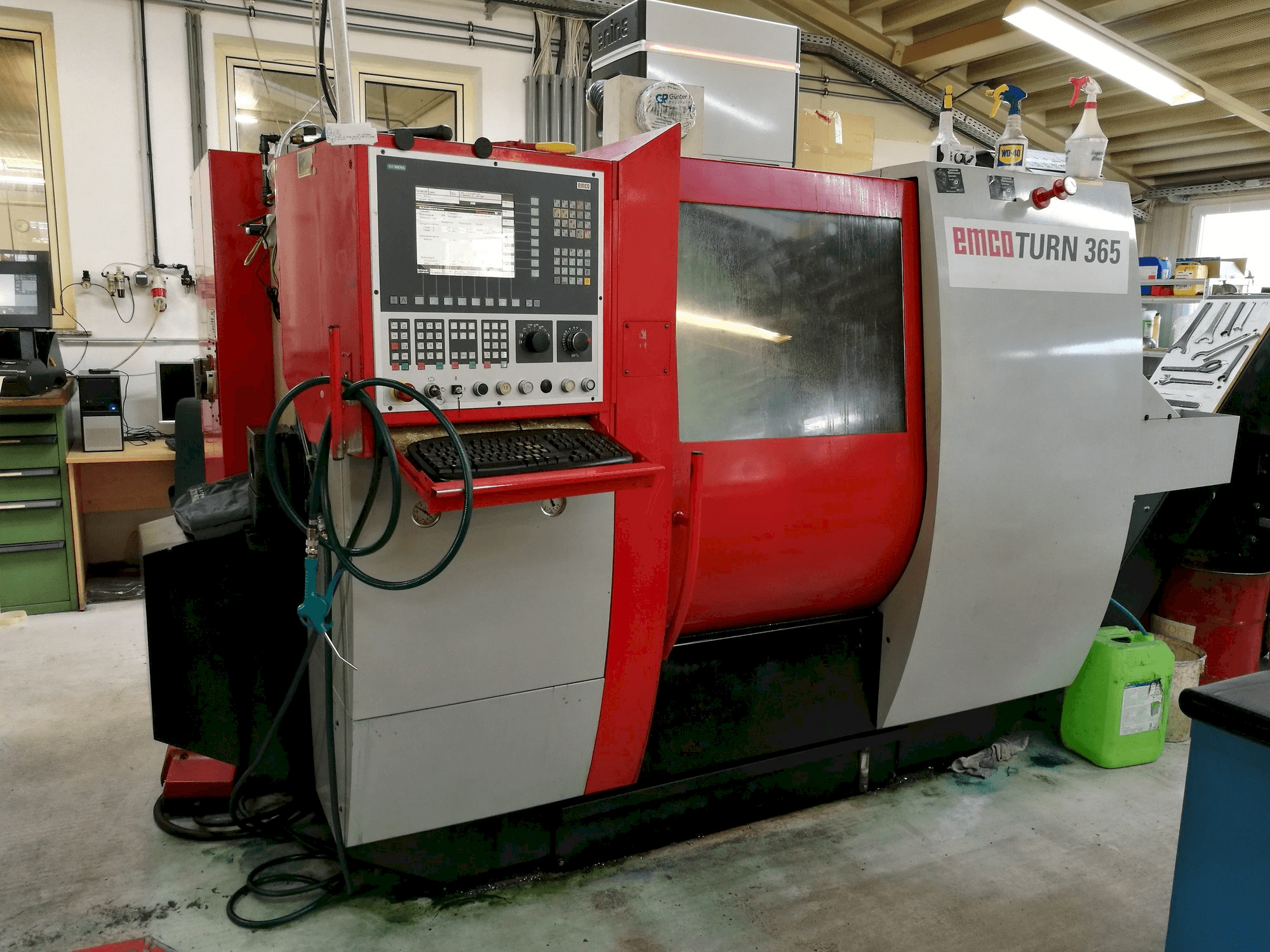 Vista izquierda de la máquina EMCO TURN 365