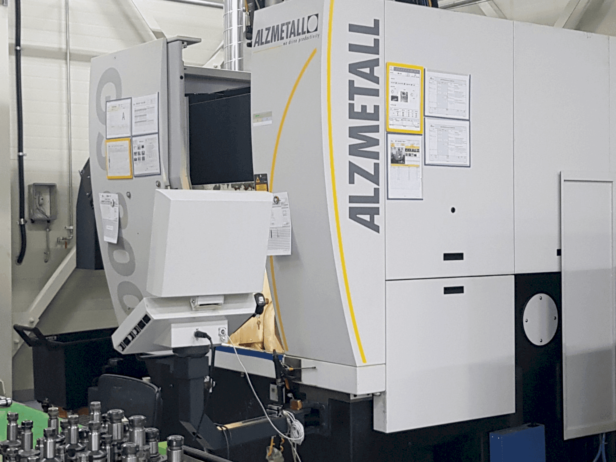 Vista frontal de la máquina Alzmetall GS800/5-T