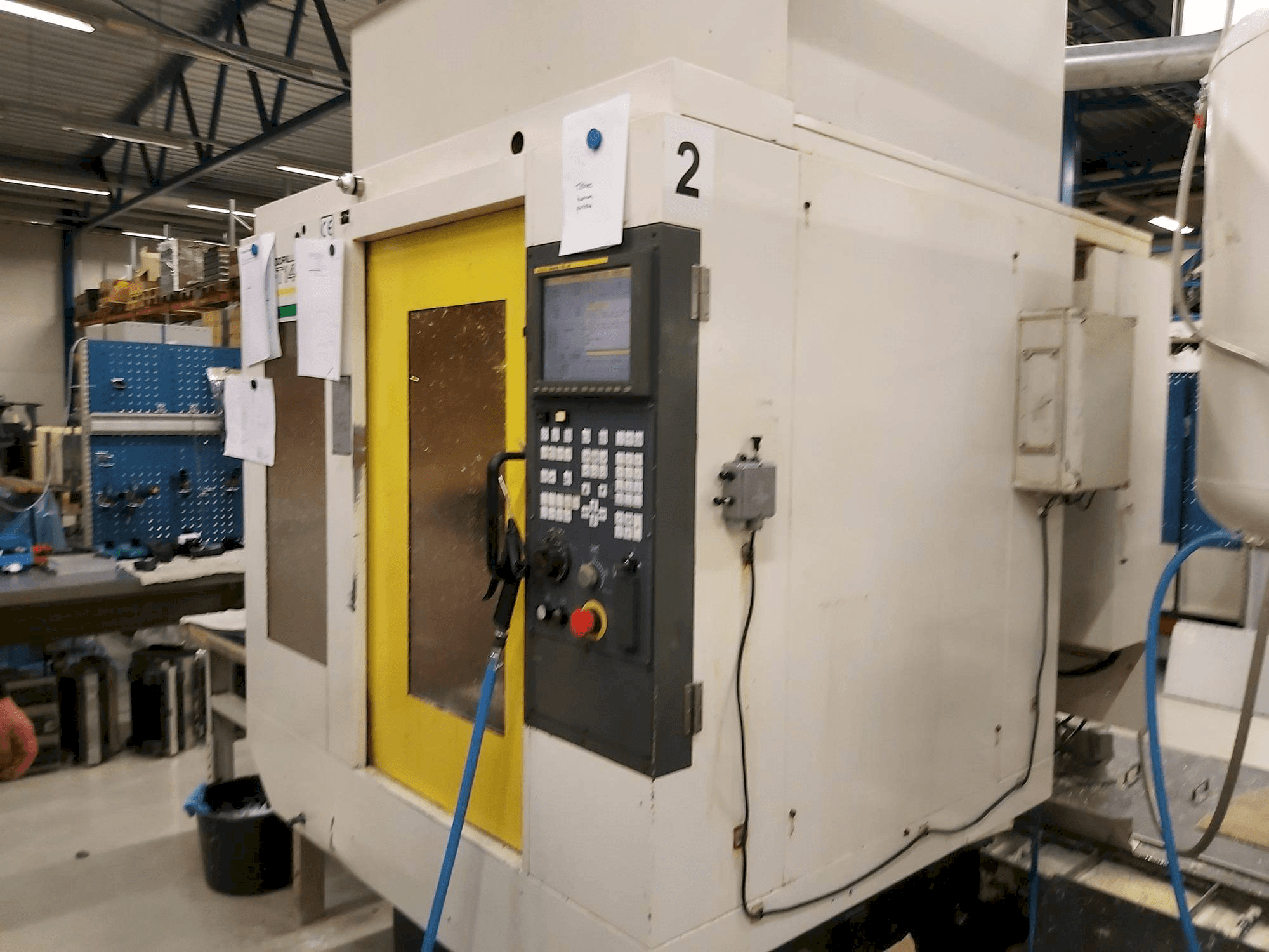 Vista frontal de la máquina FANUC Robodrill alfa-T14iB