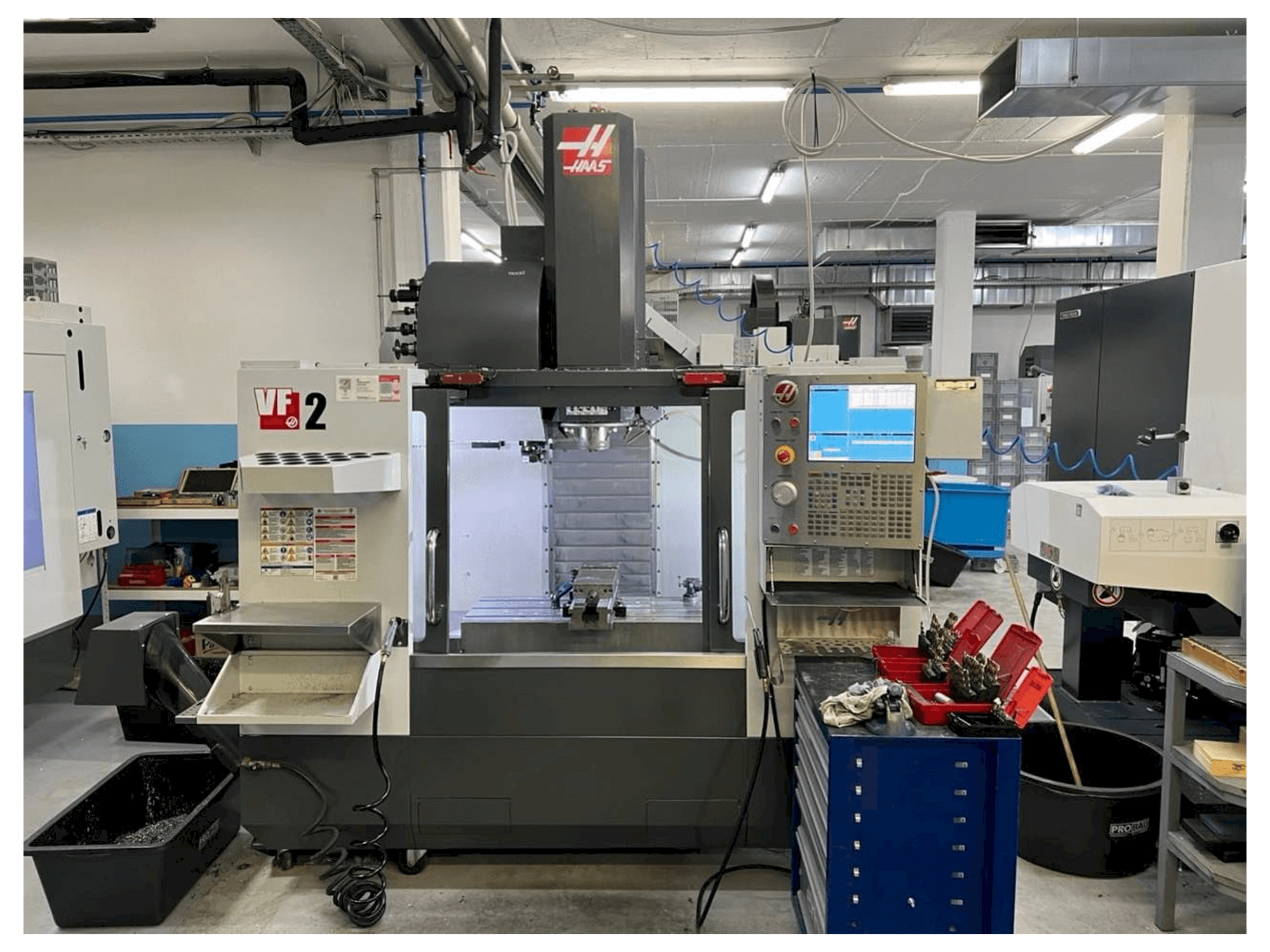 Vista frontal de la máquina HAAS VF-2