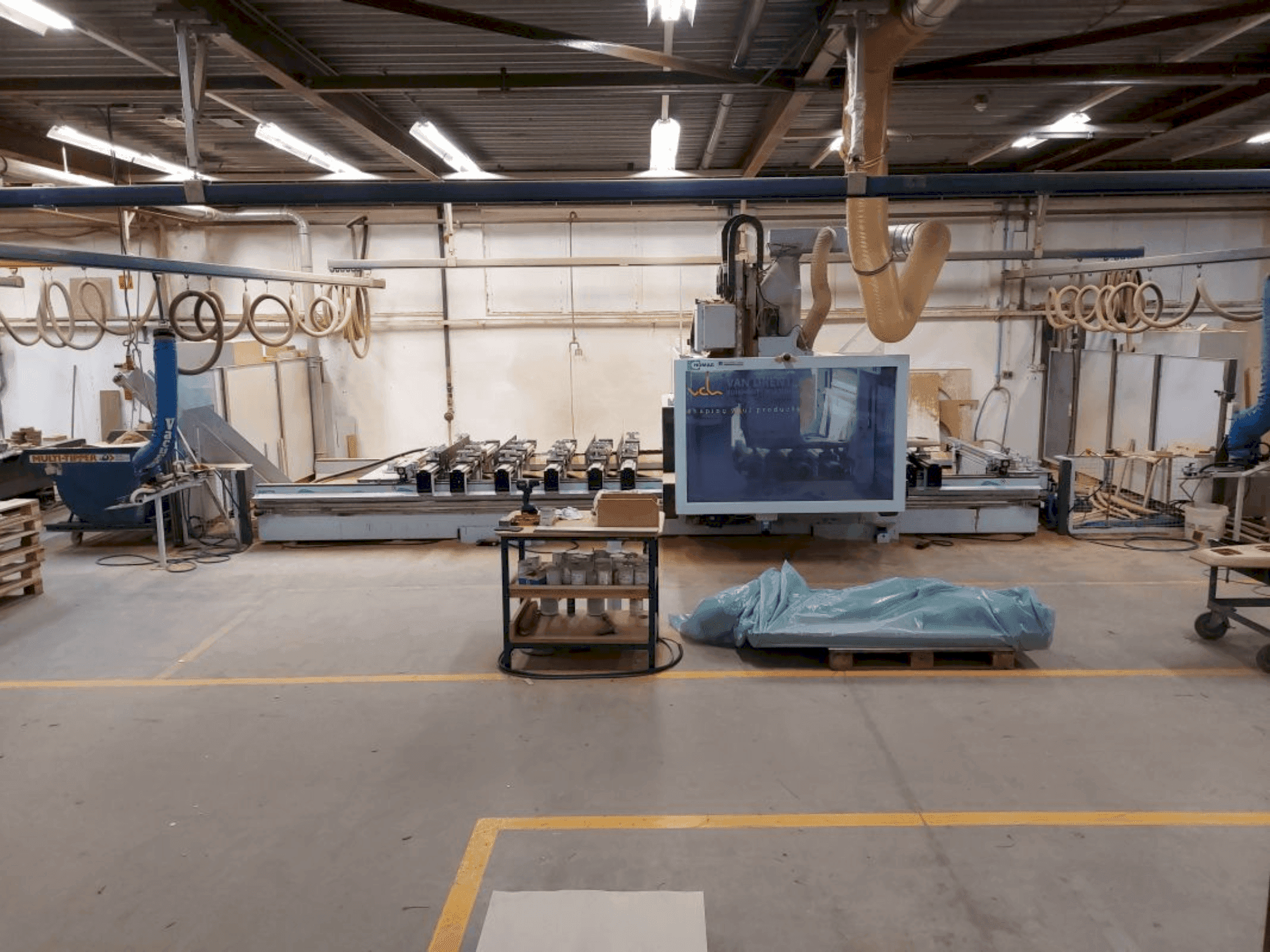 Vista frontal de la máquina HOMAG WEEKE Profi BMG 611/60/15/F/AP