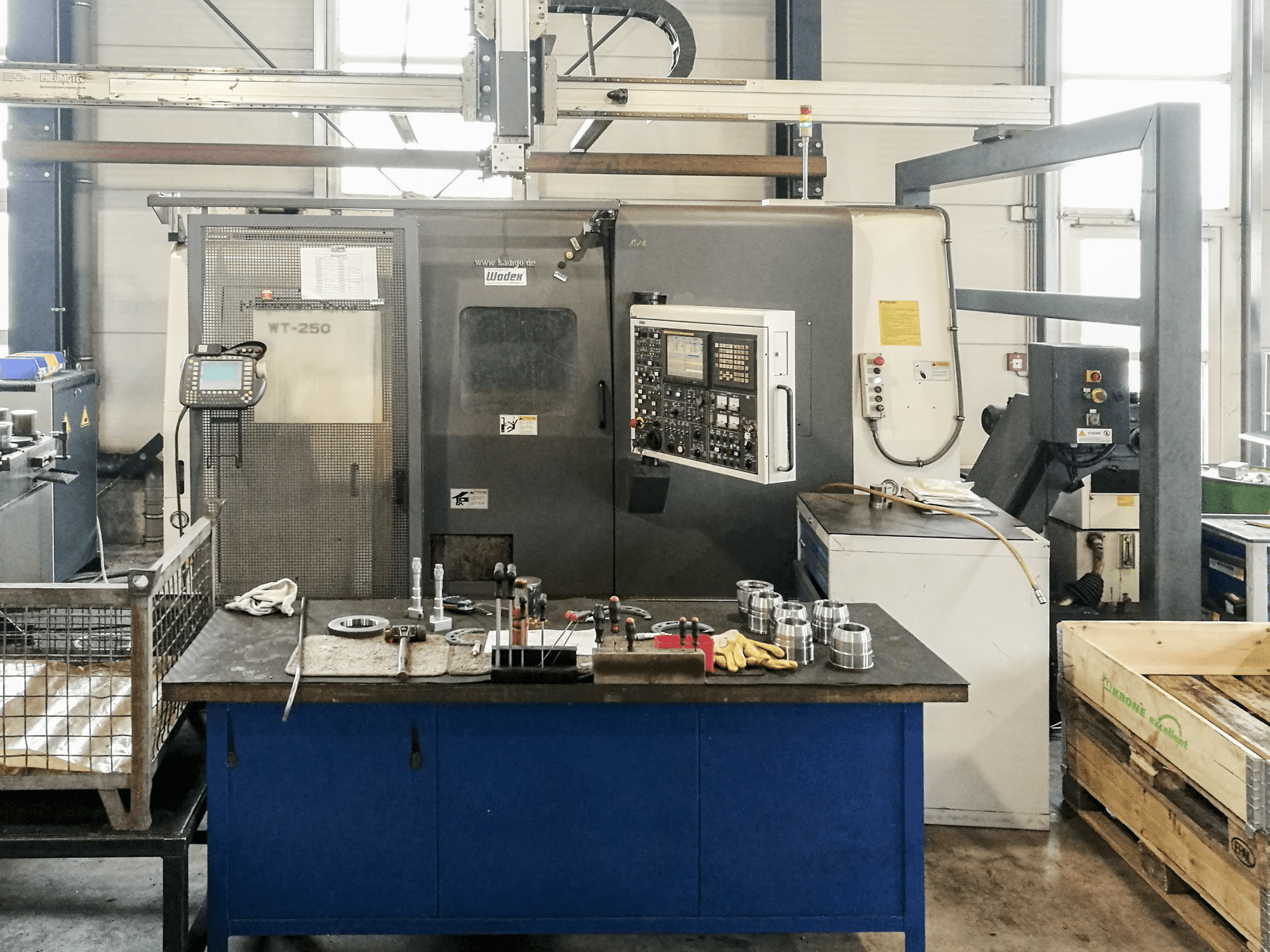 Vista frontal de la máquina NAKAMURA WT-250