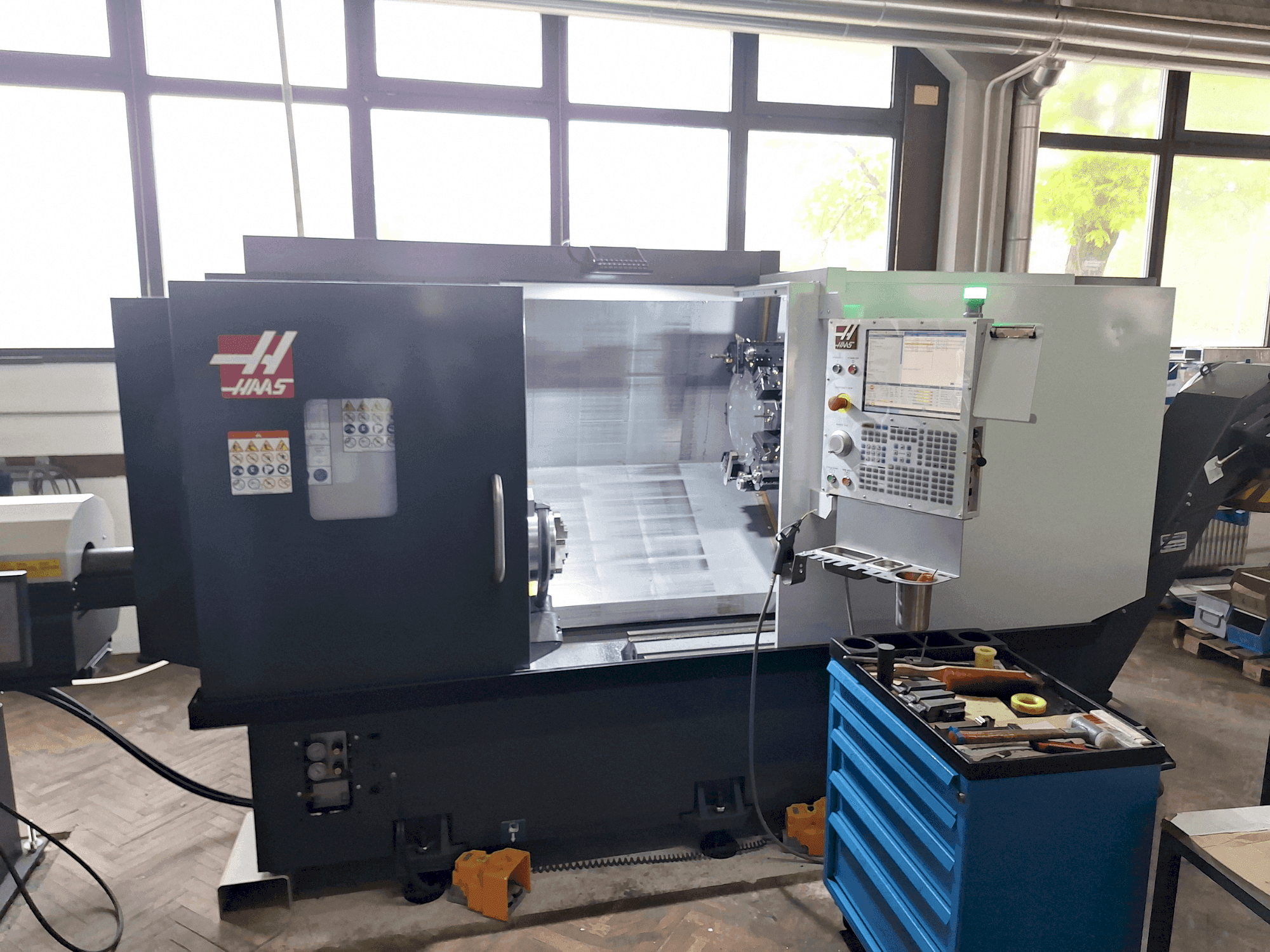 Vista frontal de la máquina HAAS ST 30Y