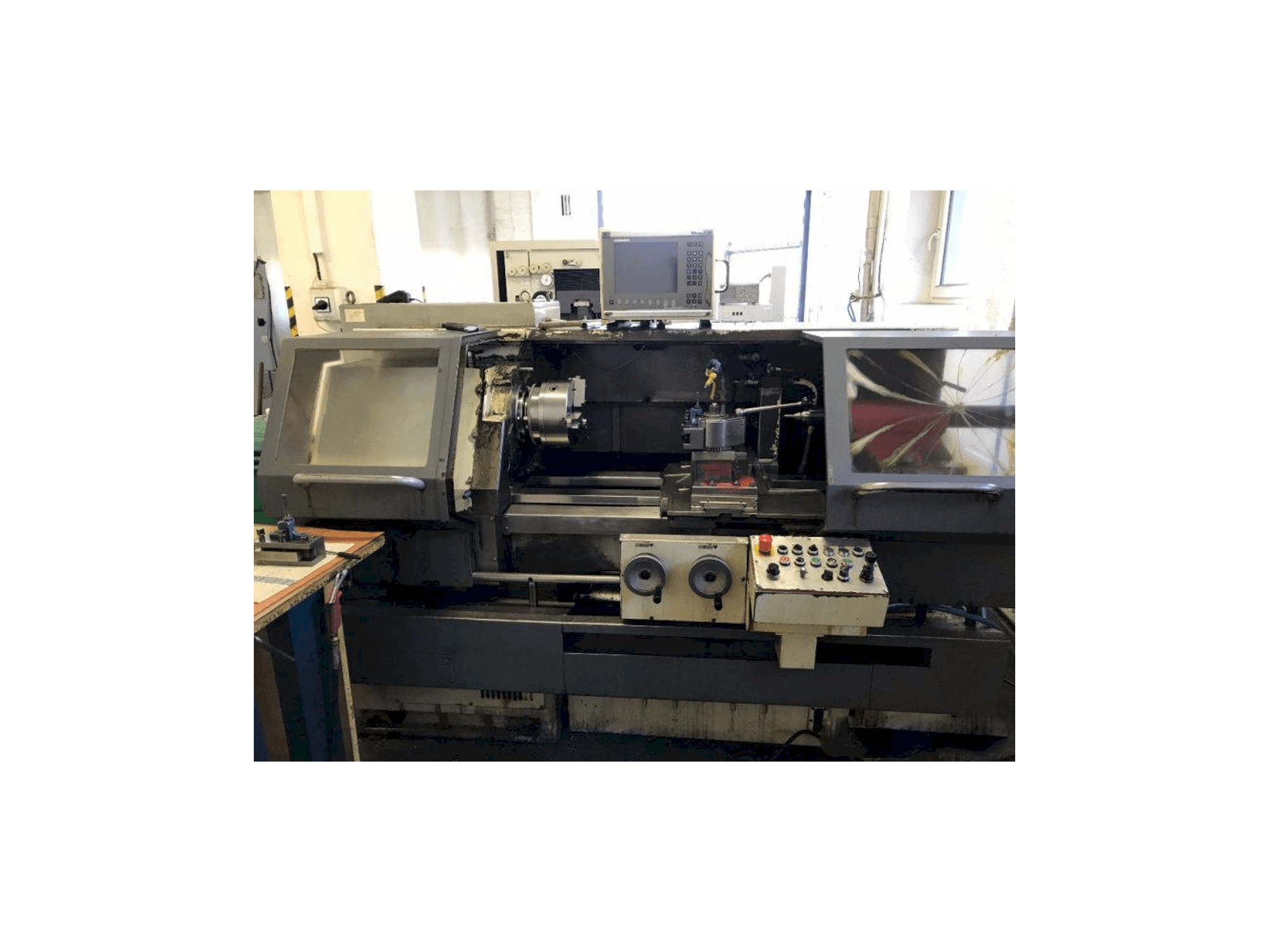 Vista frontal de la máquina KOVOSVIT MAS Masturn MT 50/800