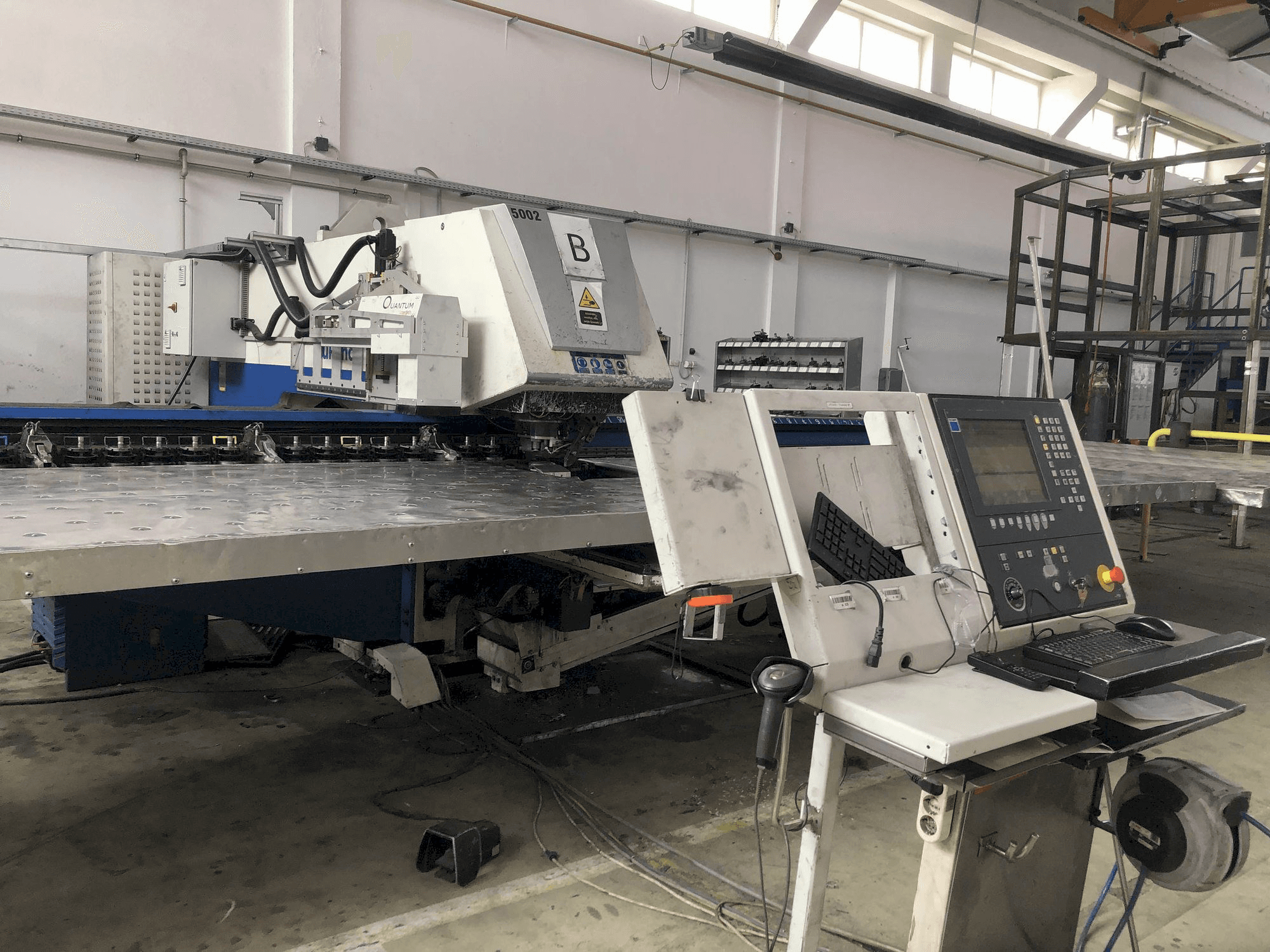 Vista frontal de la máquina Trumpf Trupunch 5000
