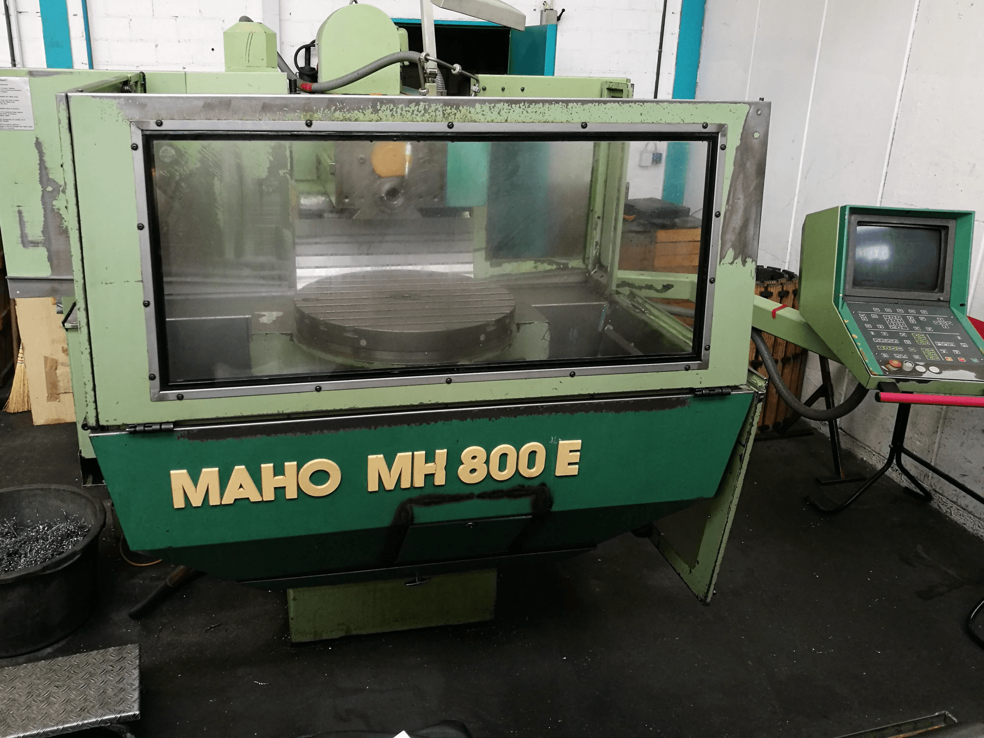 Vista frontal de la máquina Maho MH 800 E