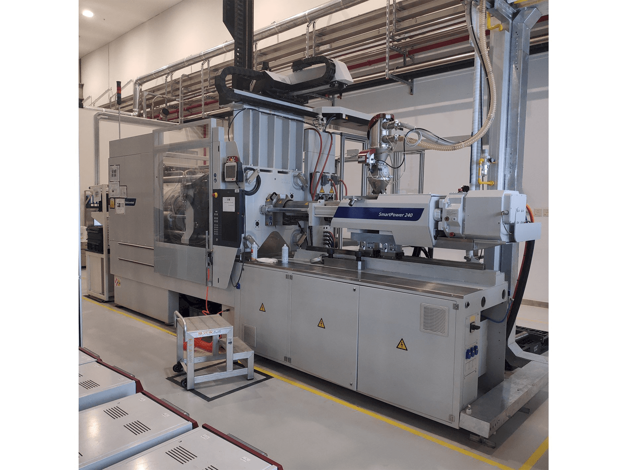 Vista frontal de la máquina Battenfeld SmartPower 240-1000