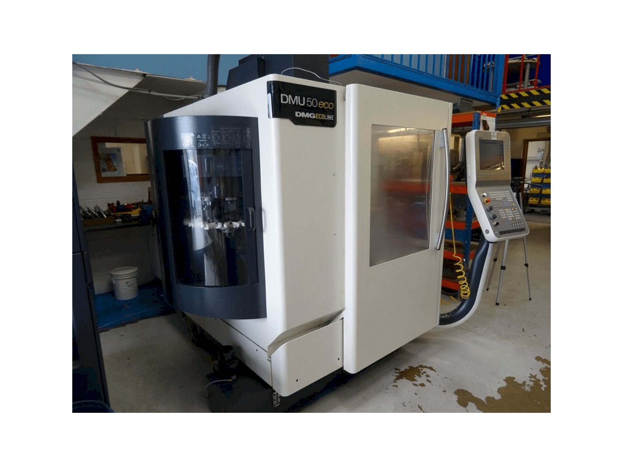 Vista frontal de la máquina DECKEL MAHO DMU 50Eco