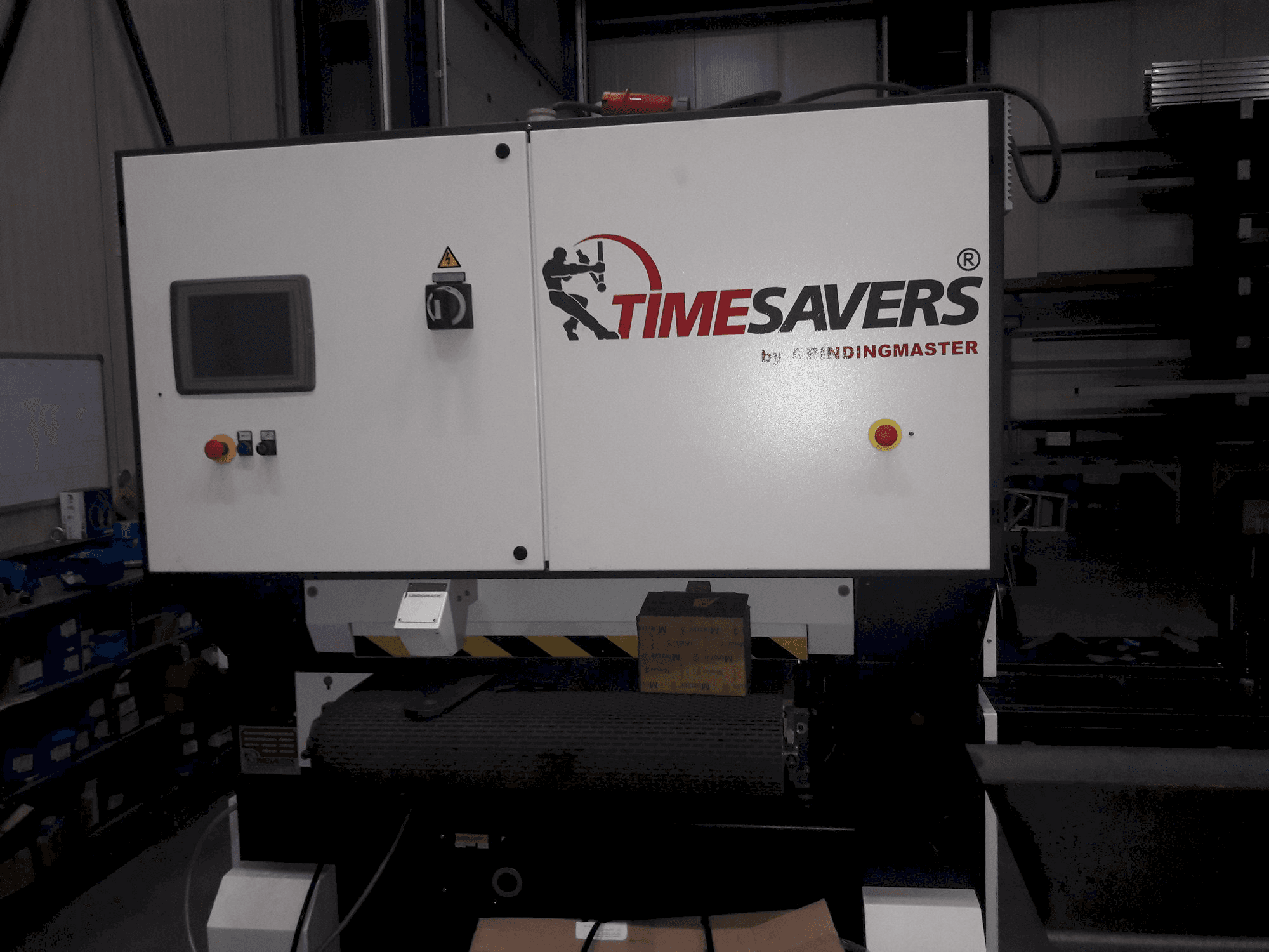 Vista frontal de la máquina TIMESAVERS 42-SERIE-900-WWB-S