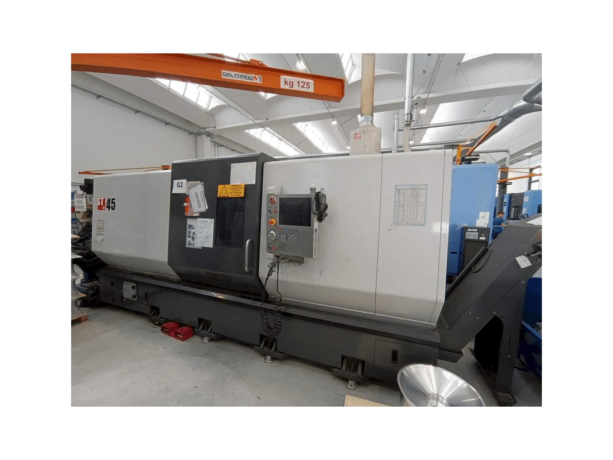 Vista frontal de la máquina HAAS ST 45