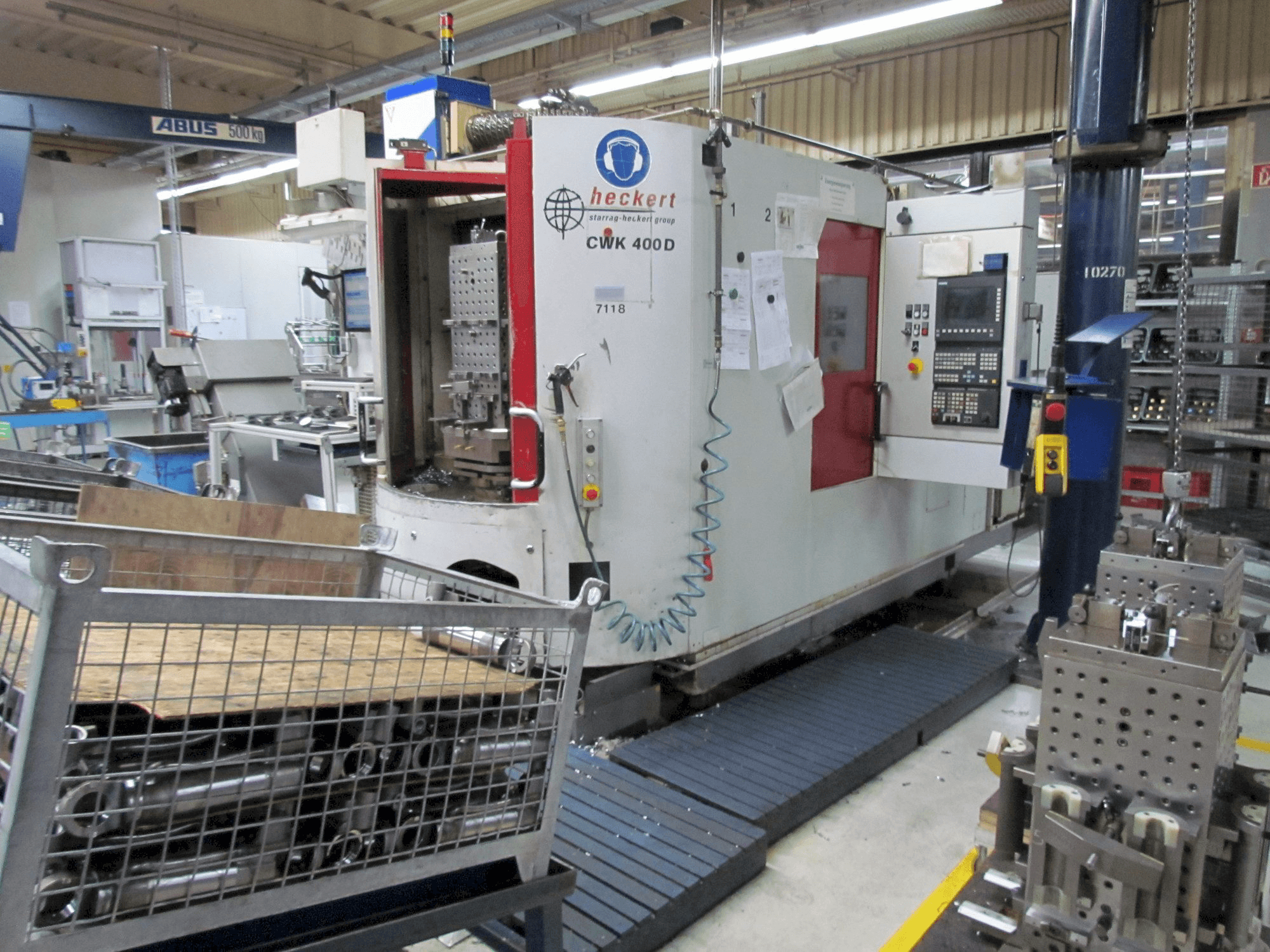 Vista frontal de la máquina Heckert CWK 400 D
