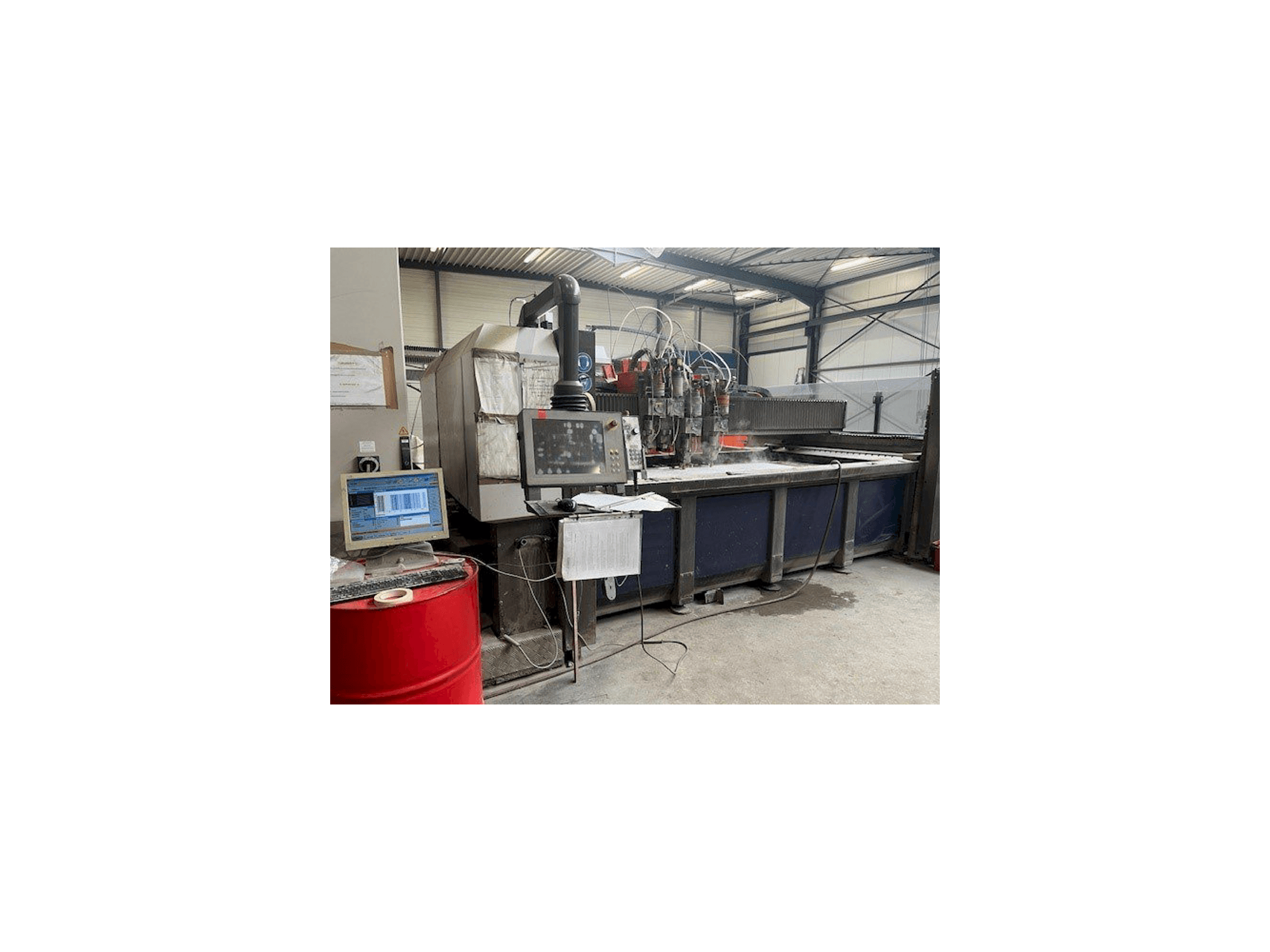 Vista frontal de la máquina Bystronic ByJet Pro 3015