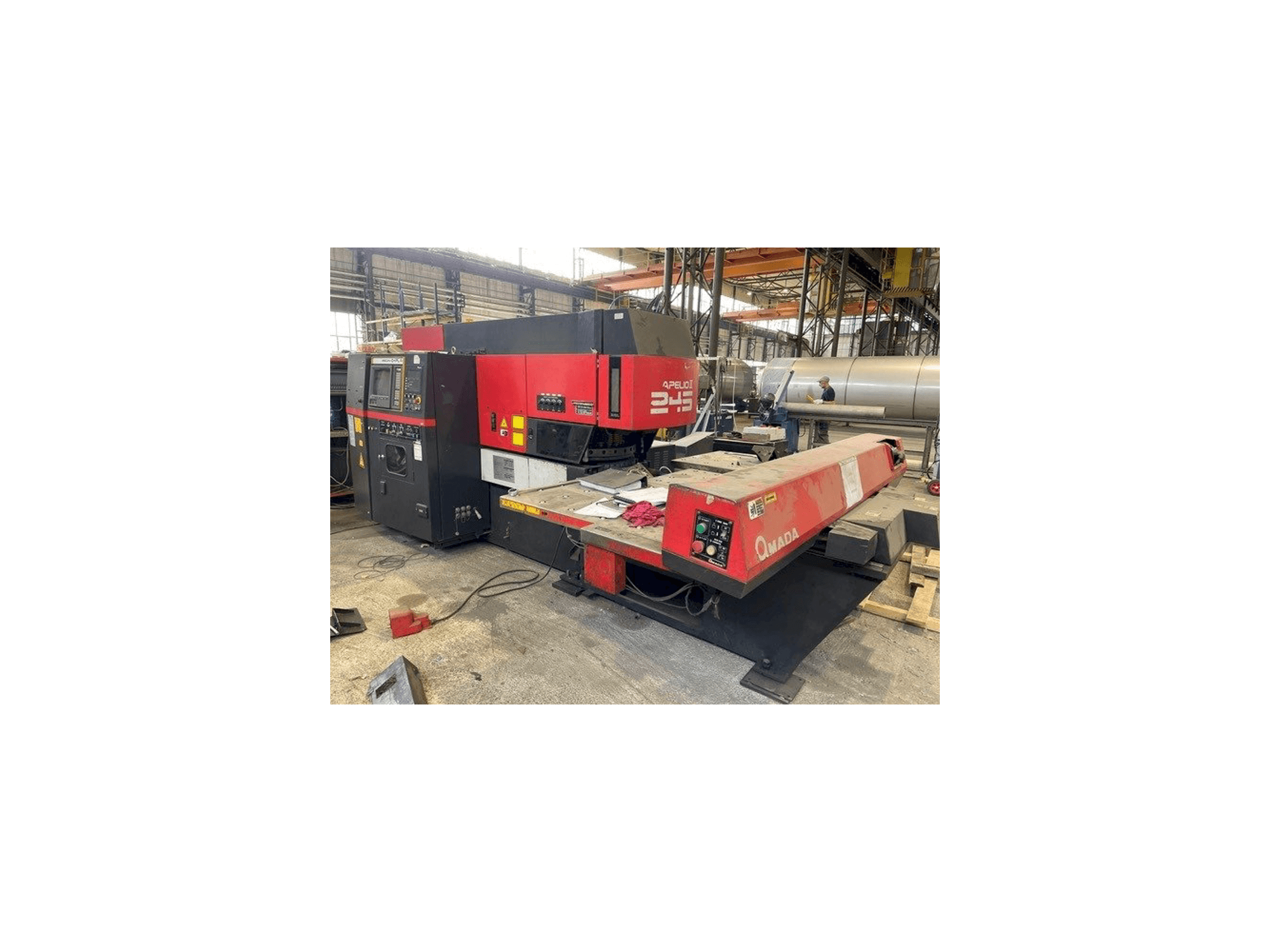 Vista frontal de la máquina AMADA Apelio II 245