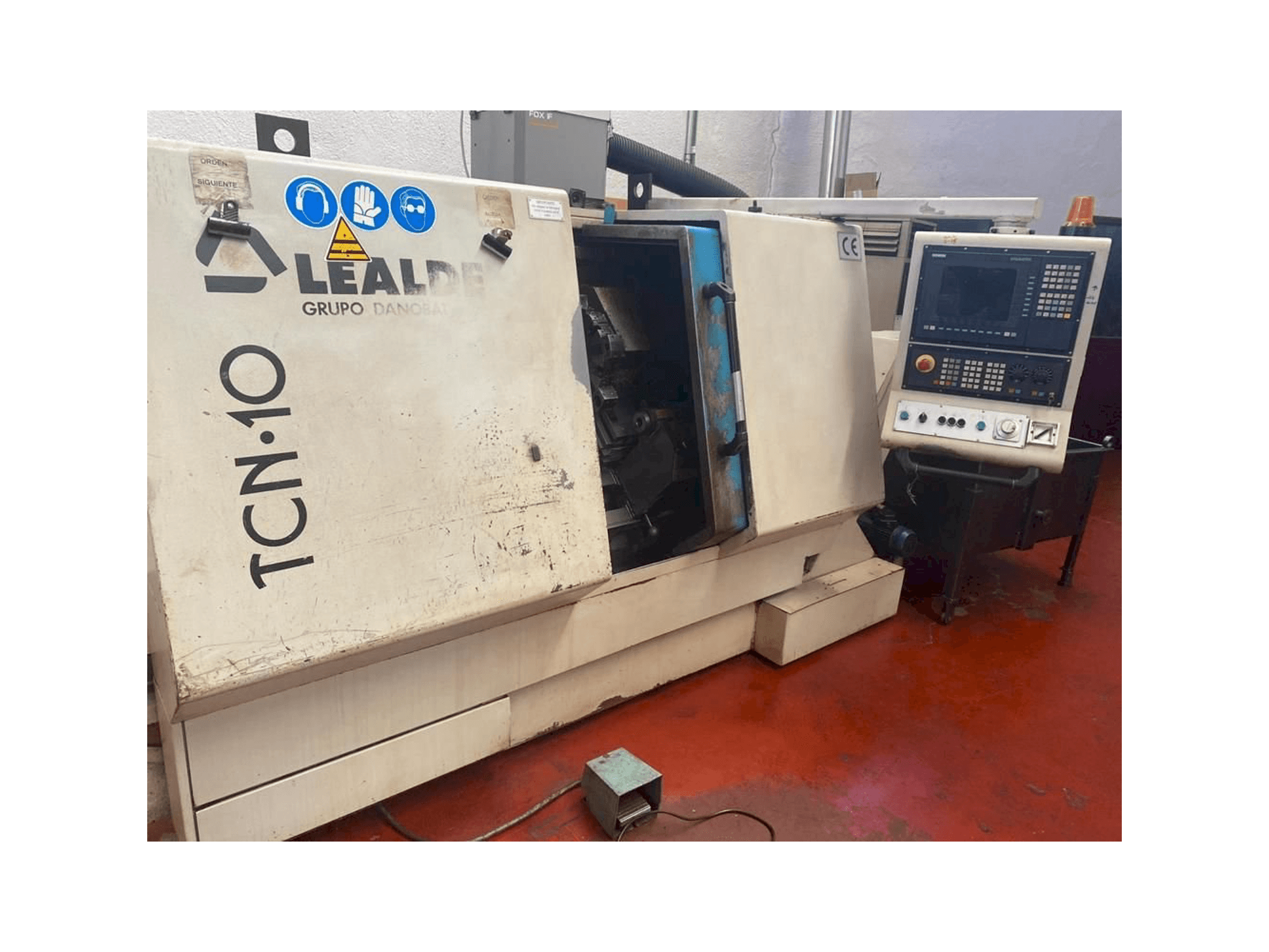 Vista frontal de la máquina Lealde TCN-10