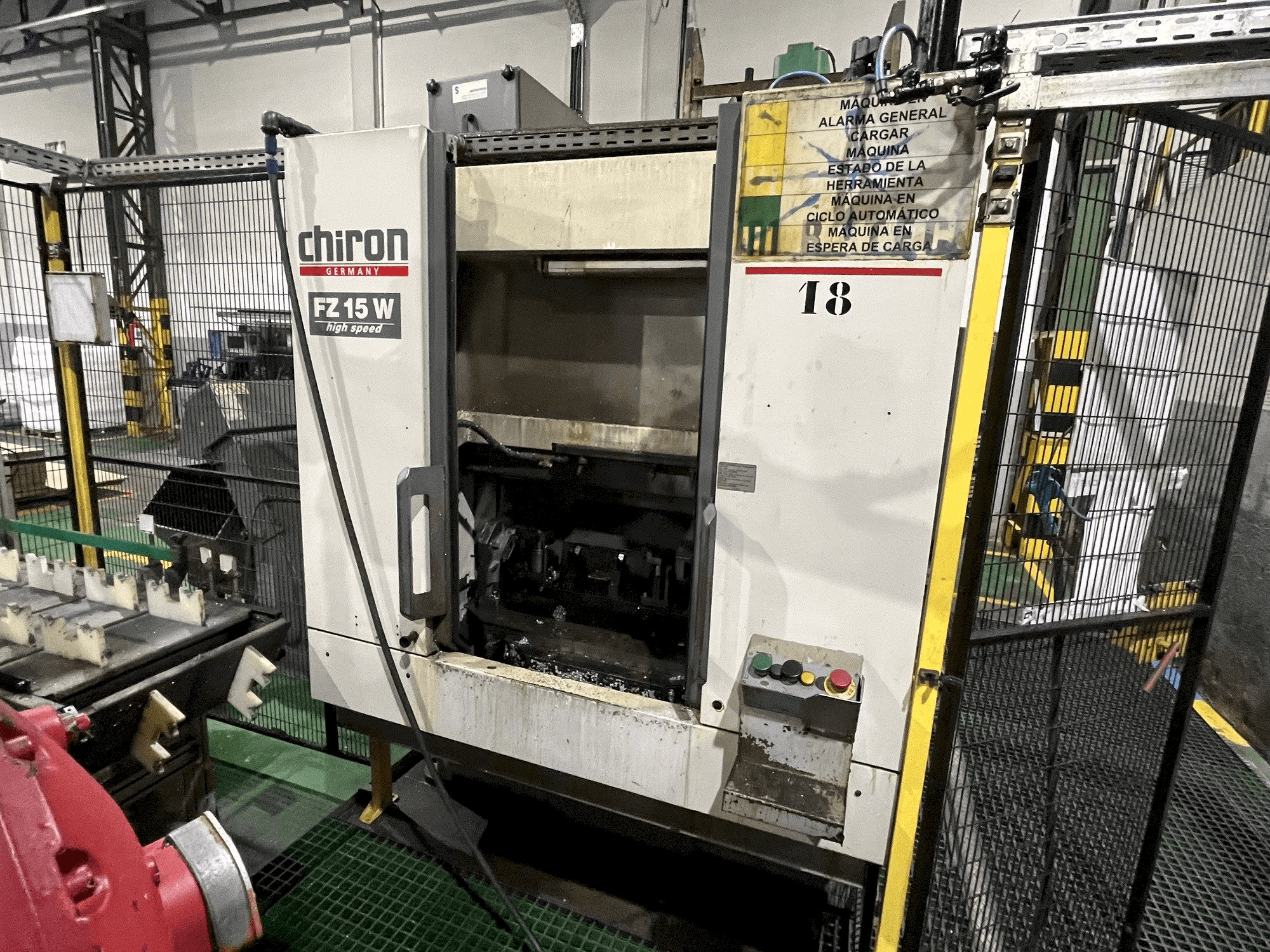 Vista frontal de la máquina CHIRON FZ15W