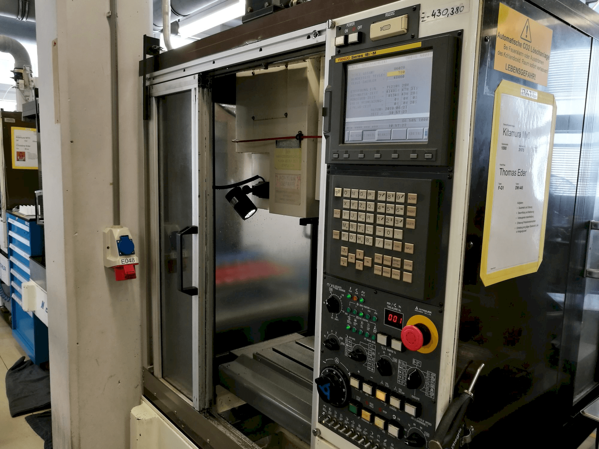 Vista frontal de la máquina Kitamura Mycenter-0