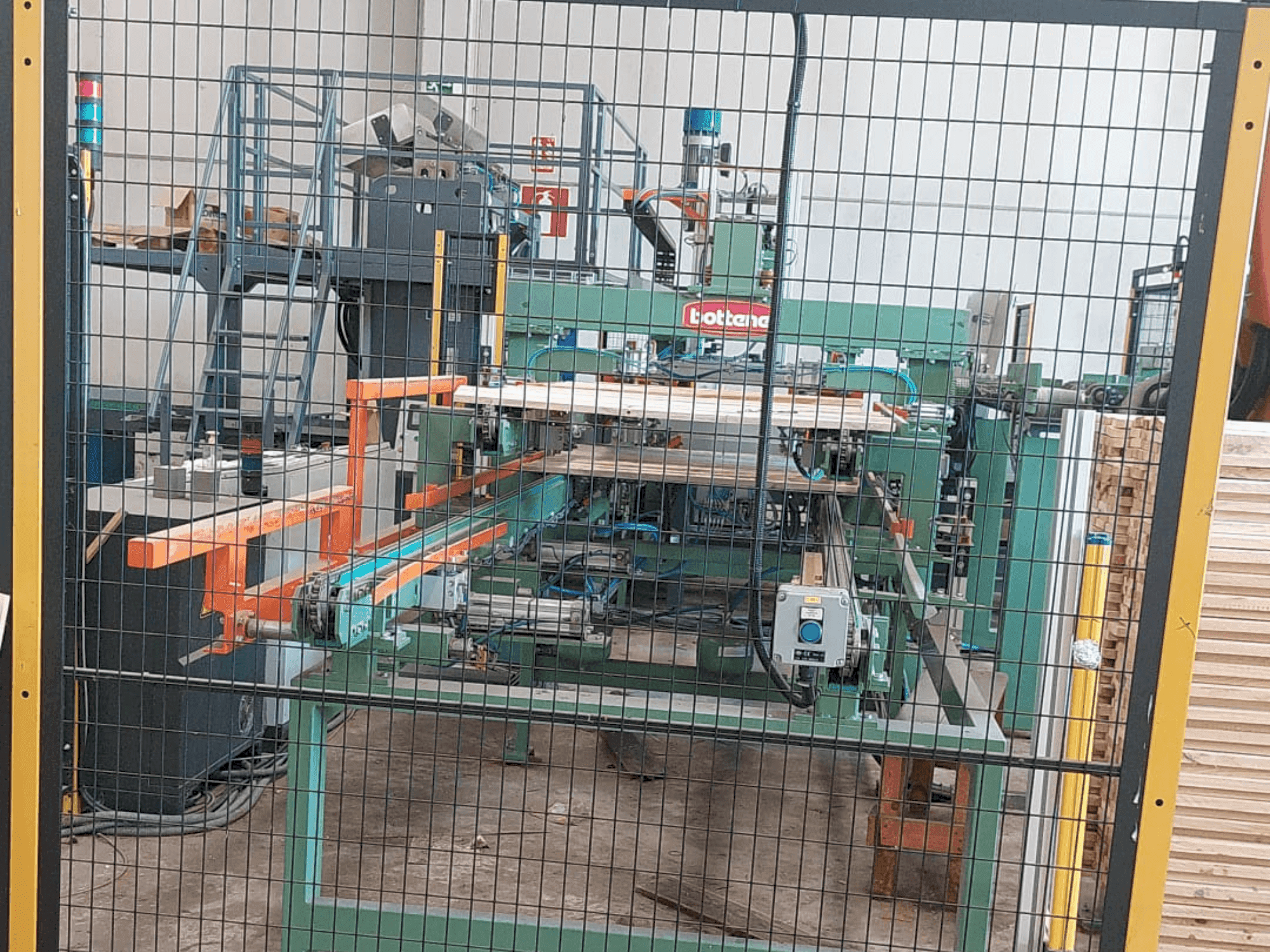 Vista frontal de la máquina MAQUINARIA LDM VPS 2103