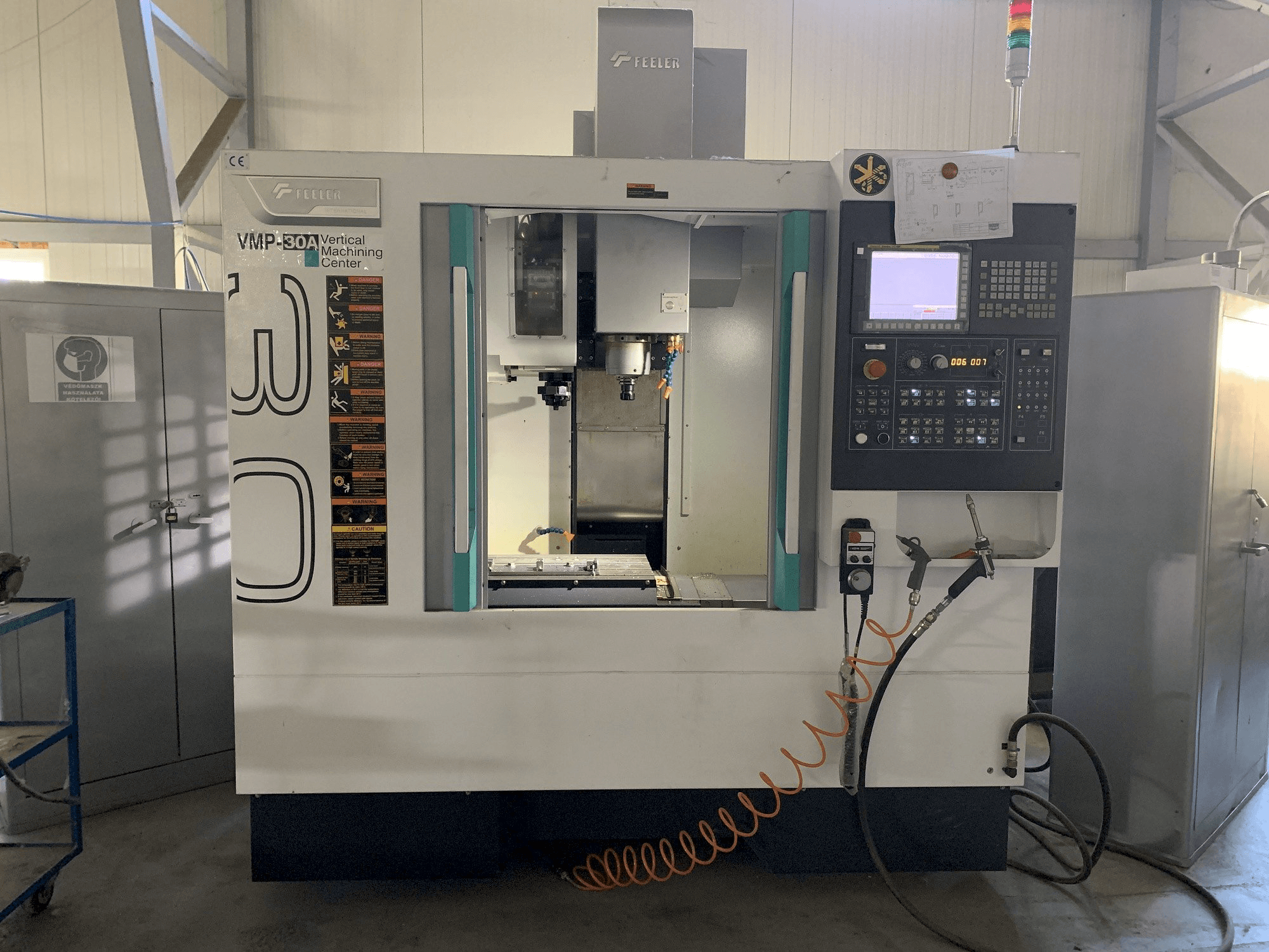 Vista frontal de la máquina Feeler VMP 30