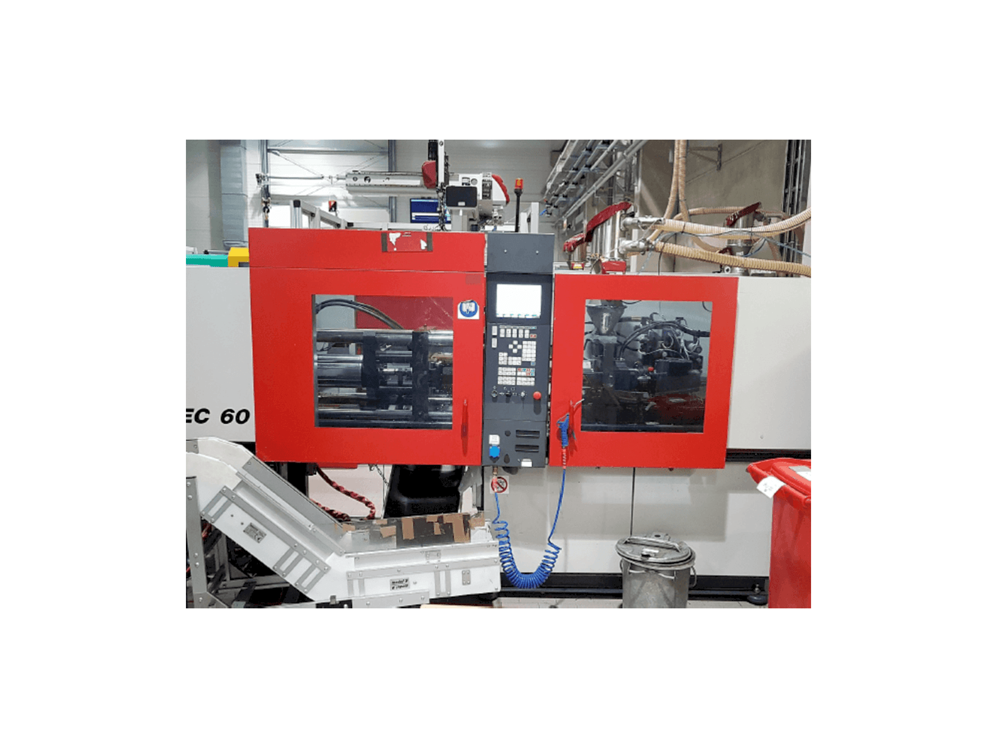 Vista frontal de la máquina FERROMATIK MILACRON 600-355 K-TEC